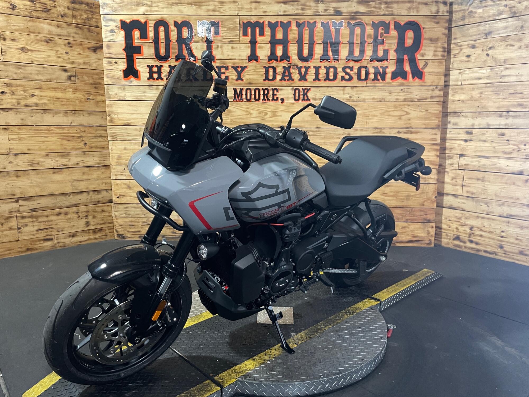2026 Harley-Davidson® Pan America® 1250 ST RA1250ST, photo 7