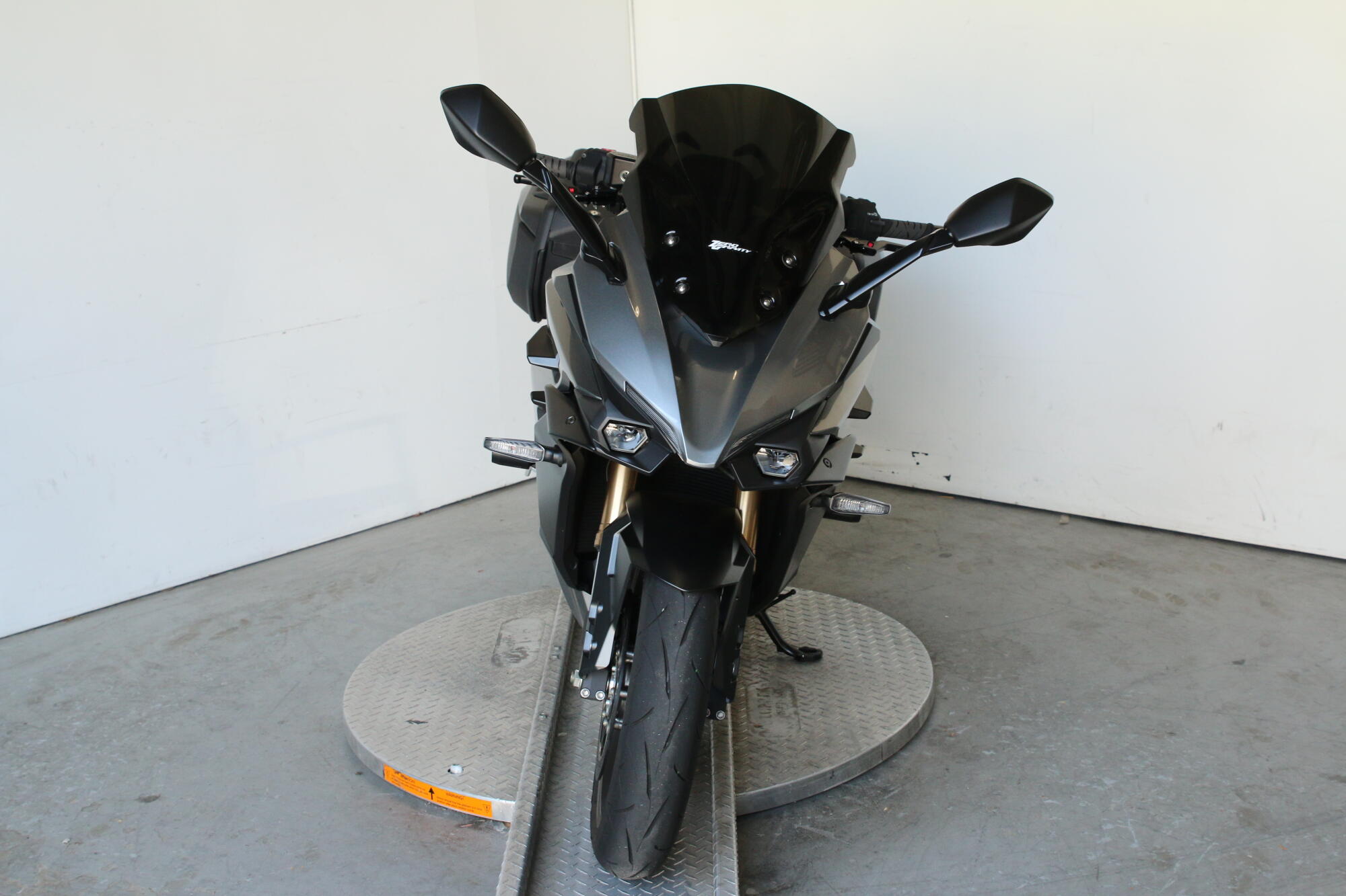 2025 Suzuki GSX-S1000GT+ Metallic Oort Gray No. 3, photo 4