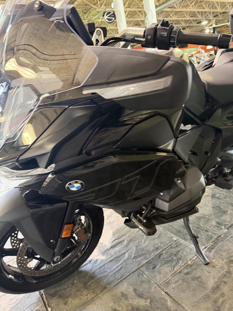 2026 R1300RT Triple Black only 1314 miles!!!, photo 12