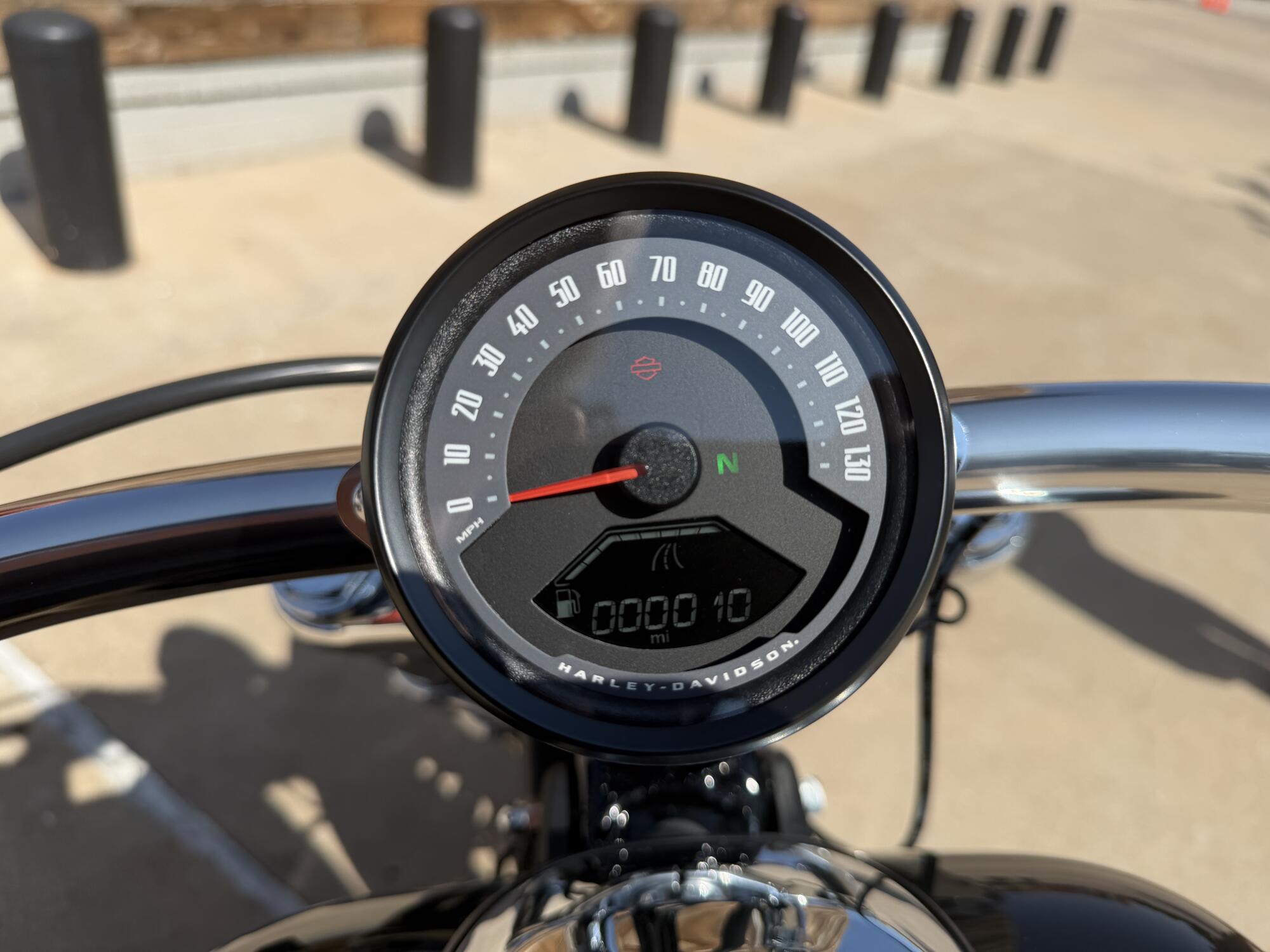 2026 Harley-Davidson® Breakout® Vivid Black Chrome Trim, photo 10