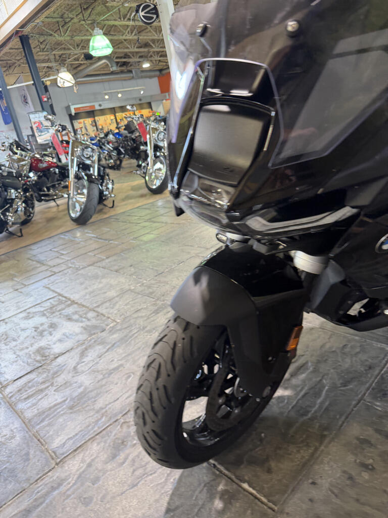 2026 R1300RT Triple Black only 1314 miles!!!, photo 11