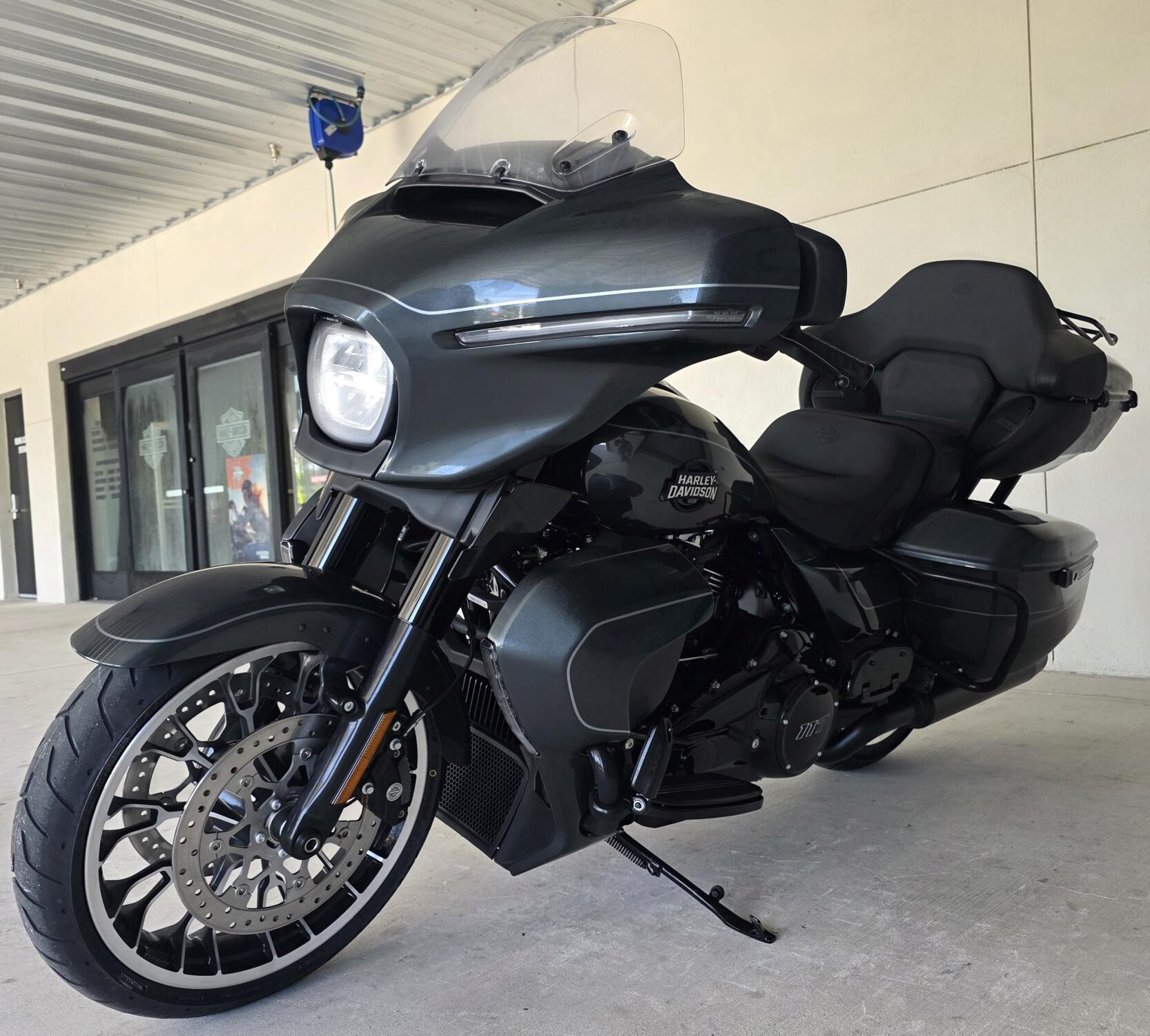 2026 Harley-Davidson® Road Glide Limited Iron Horse Metallic Black Trim, photo 10