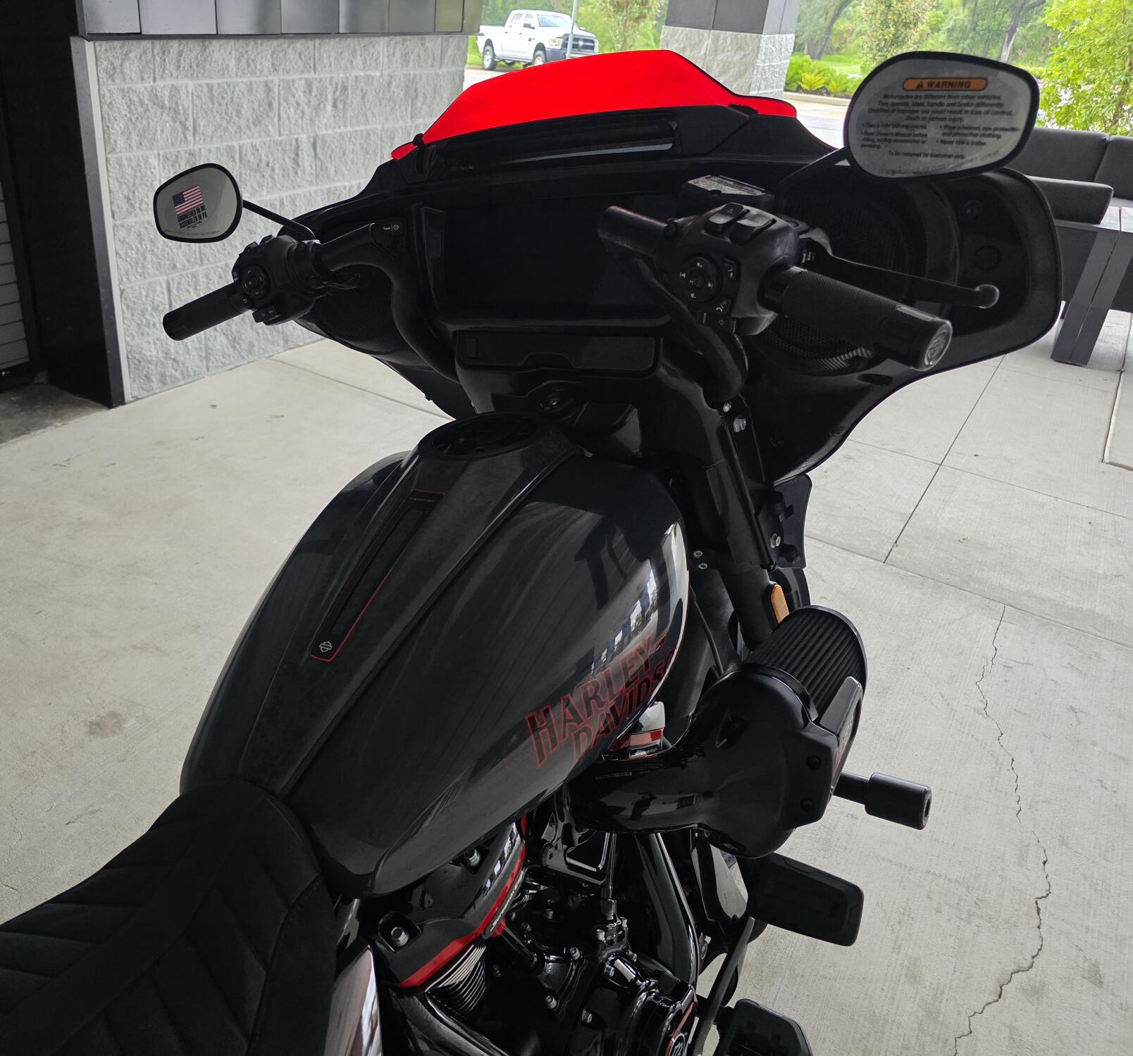 2026 Harley-Davidson® CVO Street Glide ST Inferno Gray, photo 7