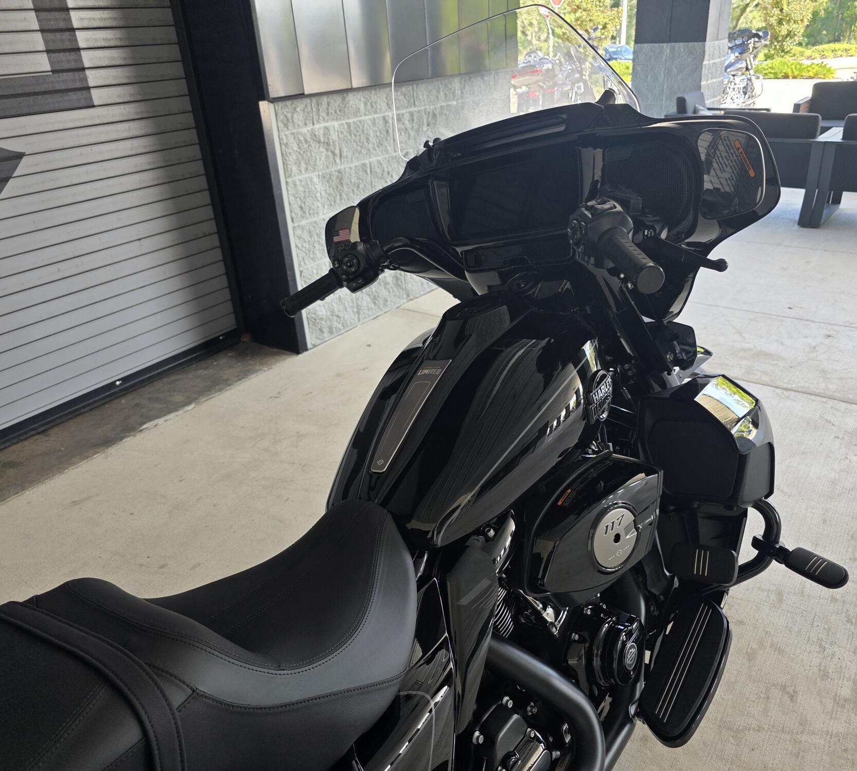 2026 Harley-Davidson® Street Glide Limited Vivid Black Black Trim, photo 7