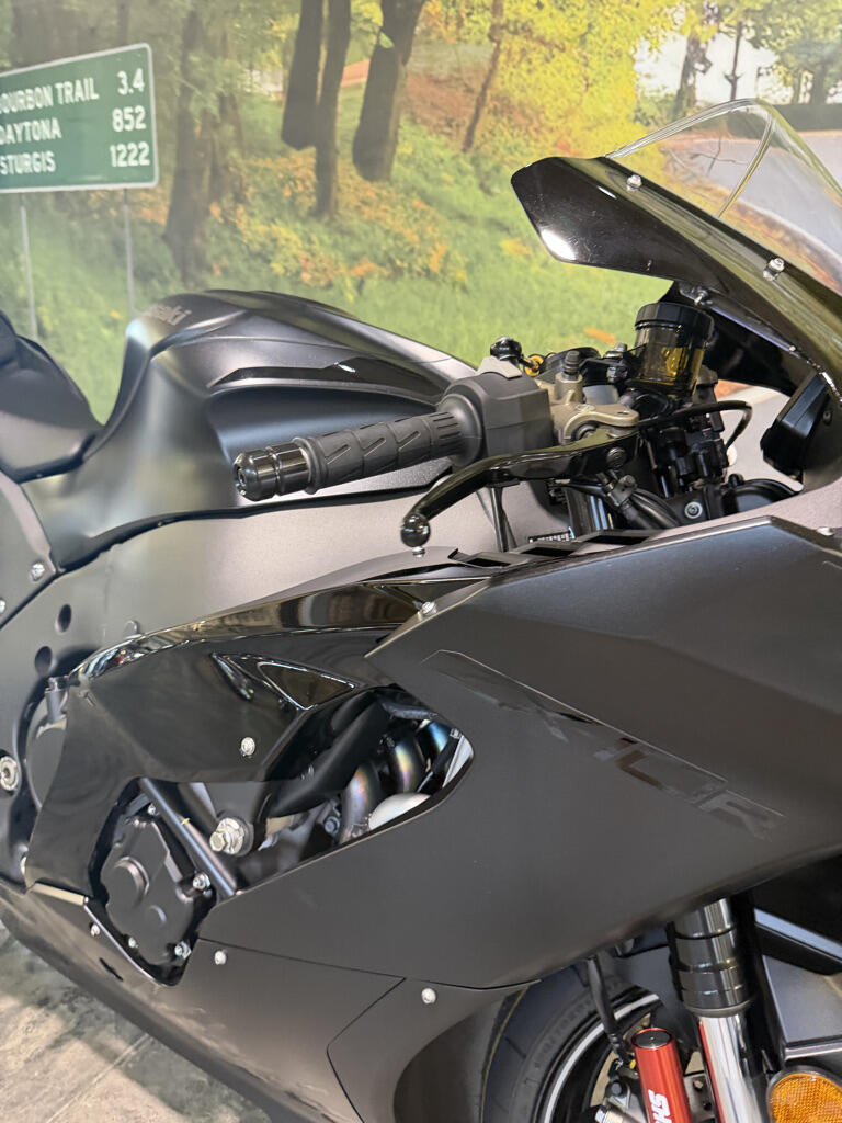 2025 Kawasaki Ninja® ZX™-10R ABS, photo 3
