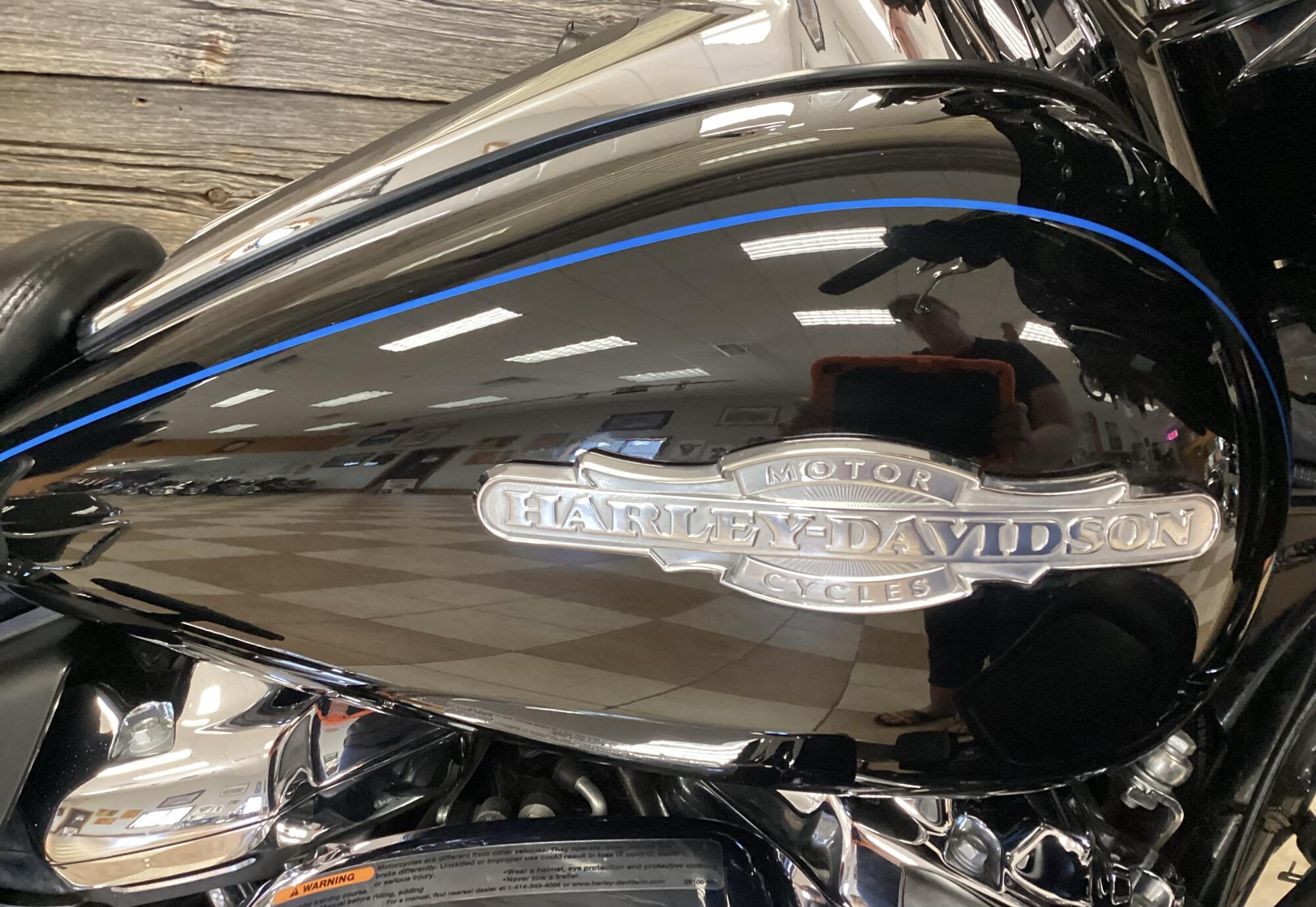 2018 Harley-Davidson® Ultra Limited Peace Officer W/Pinstripe, photo 11