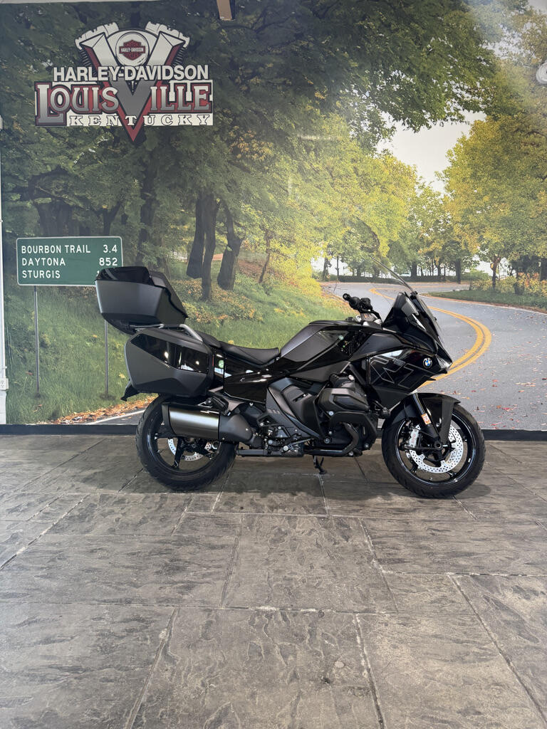 2026 R1300RT Triple Black only 1314 miles!!!