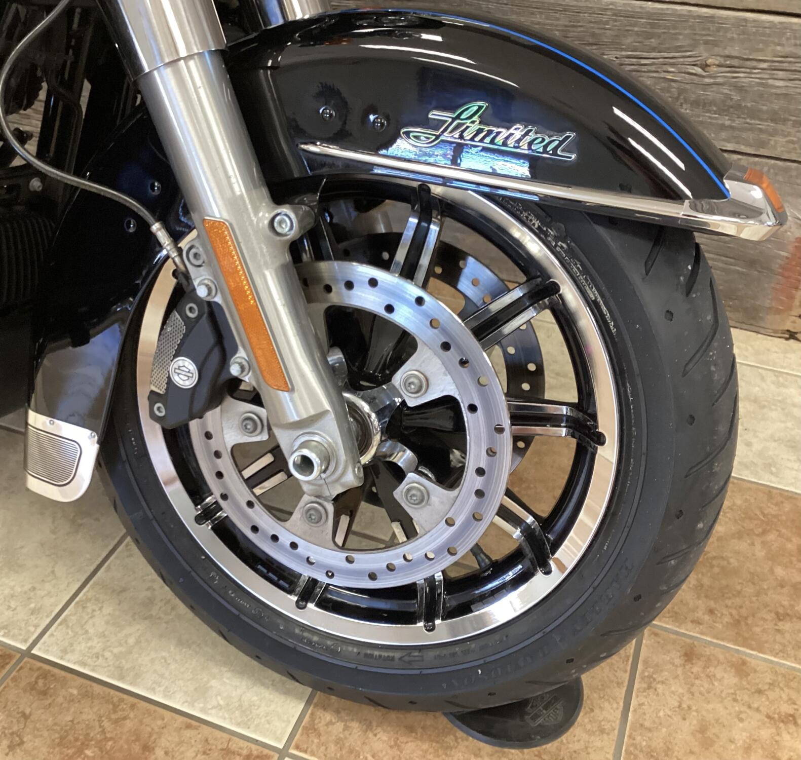 2018 Harley-Davidson® Ultra Limited Peace Officer W/Pinstripe, photo 7