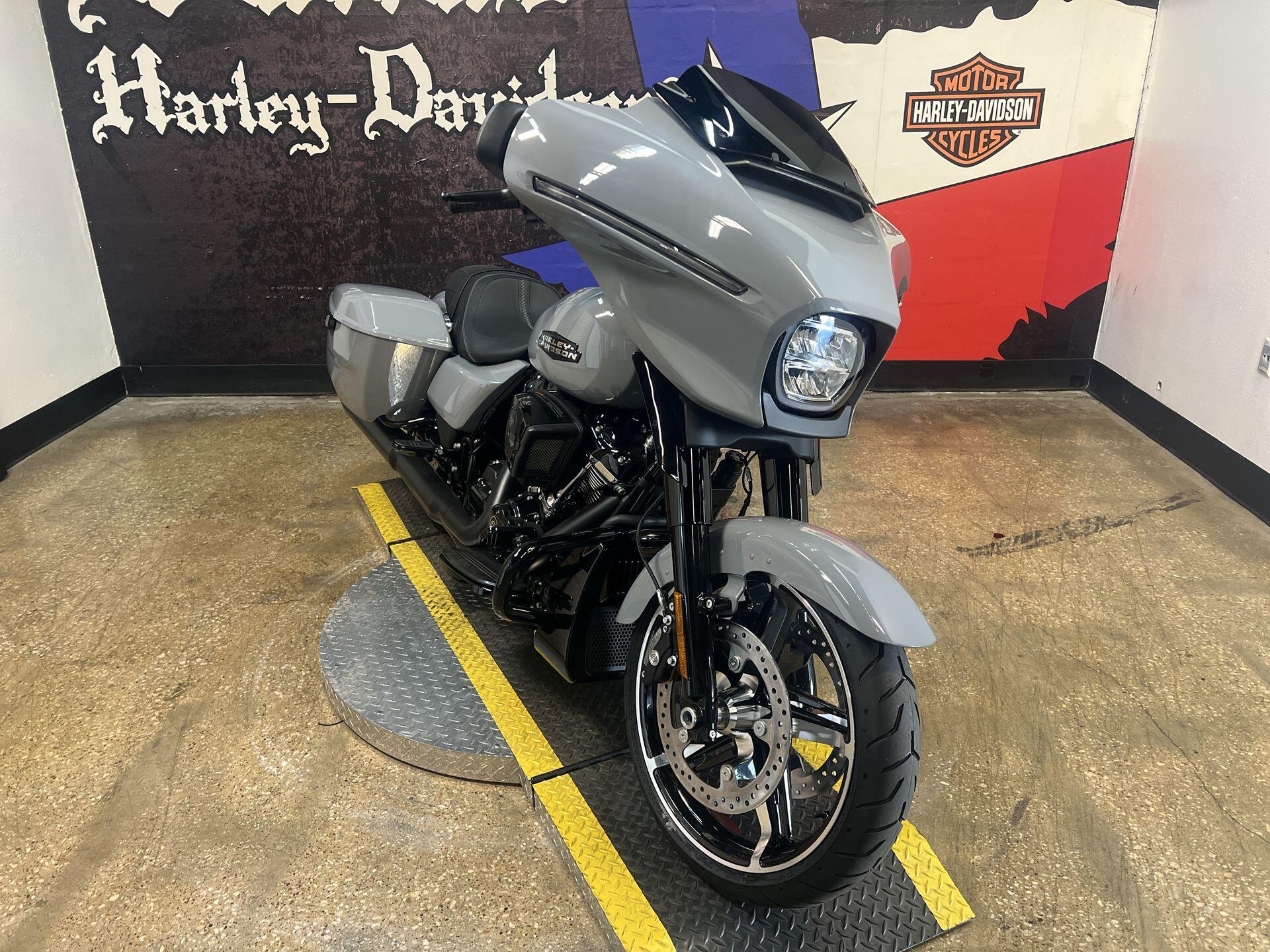 2026 Harley-Davidson® Street Glide® FLHX, photo 6
