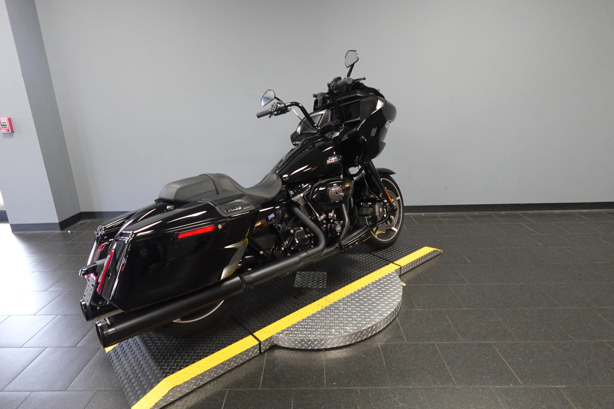 2025 Harley-Davidson® Road Glide® FLTRX, photo 8