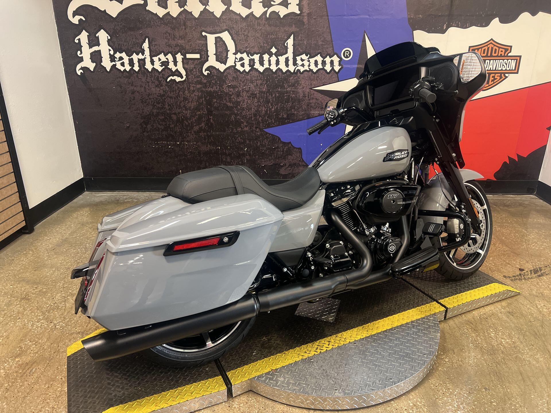 2026 Harley-Davidson® Street Glide® FLHX, photo 8