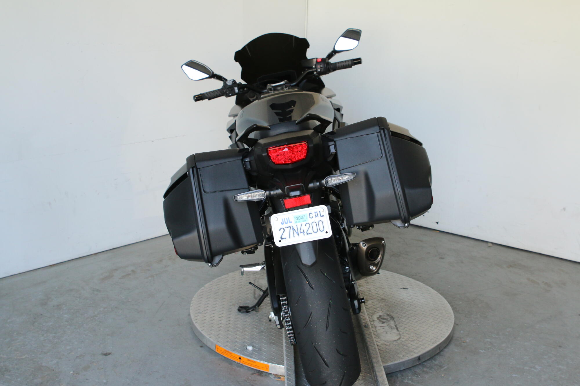 2025 Suzuki GSX-S1000GT+ Metallic Oort Gray No. 3, photo 8