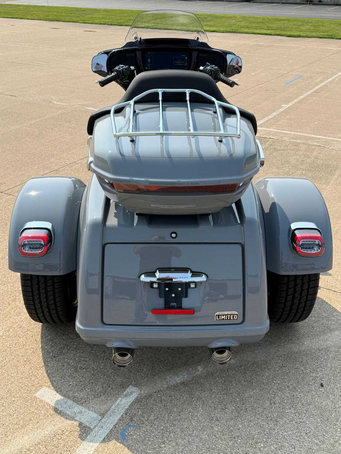 2026 Harley-Davidson® Street Glide 3 Limited Dark Billiard Gray Chrome Trim, photo 7
