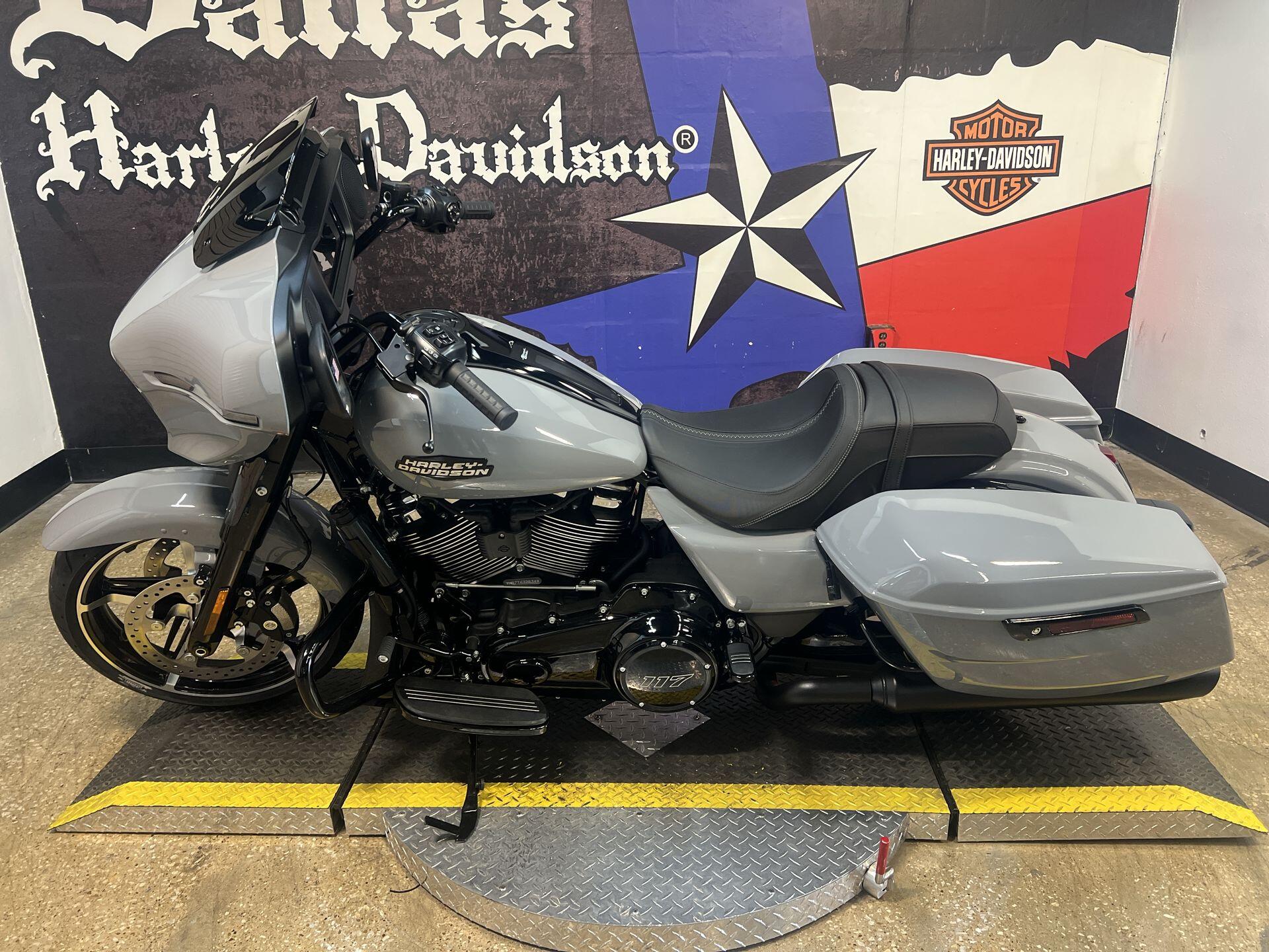 2026 Harley-Davidson® Street Glide® FLHX, photo 3