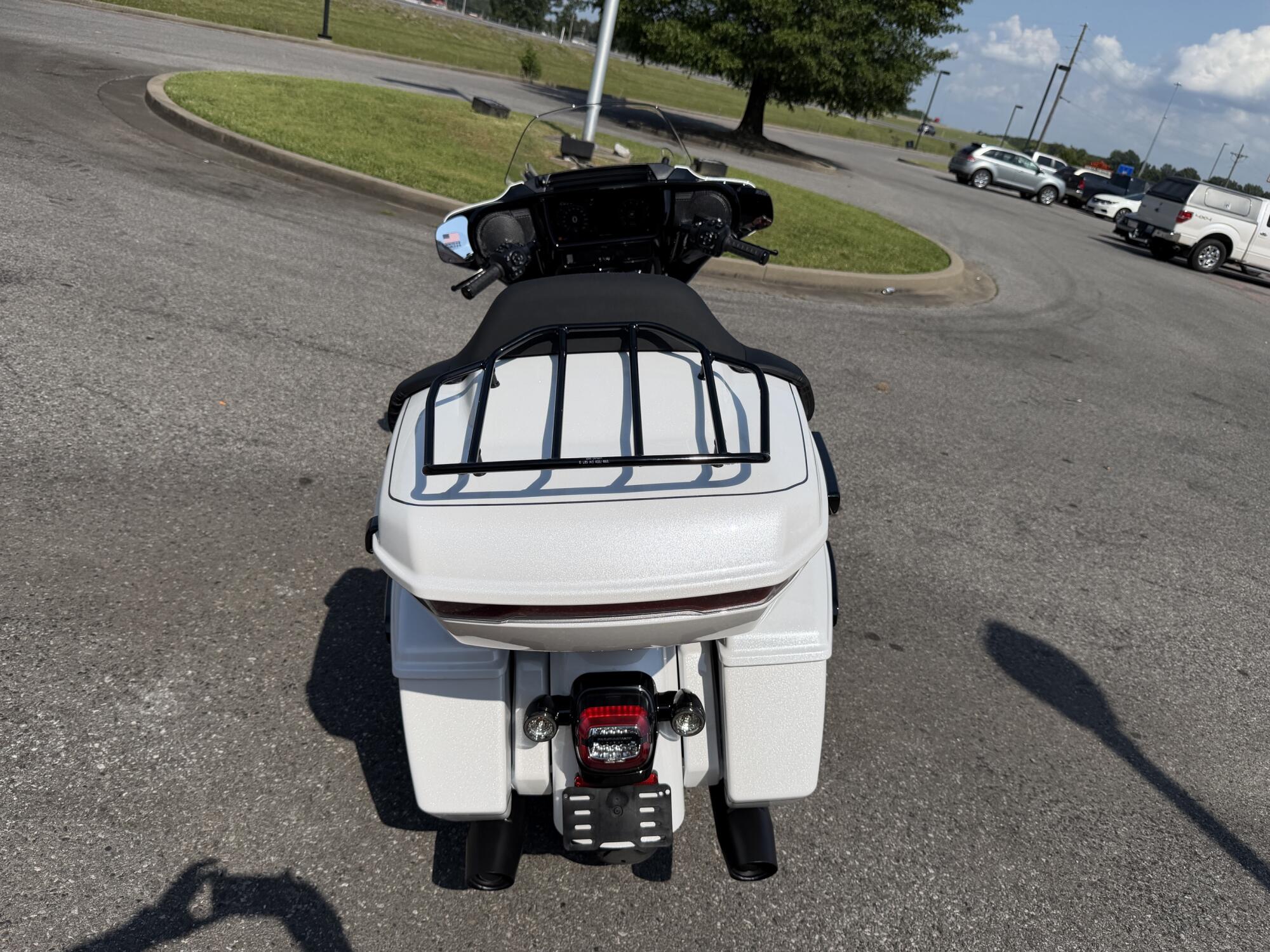 2026 Harley-Davidson® Street Glide Limited White Onyx Pearl Black Trim, photo 9