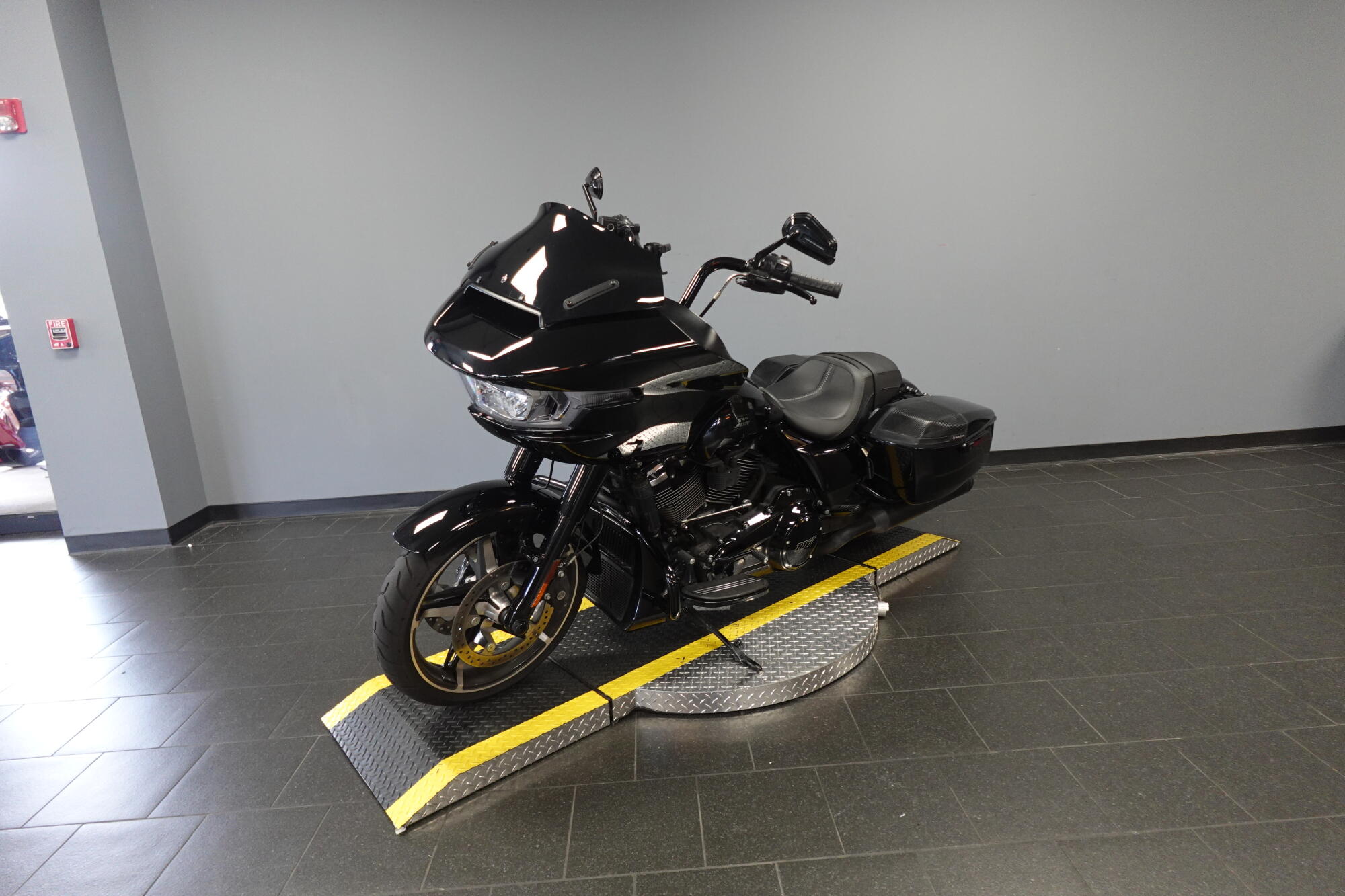 2025 Harley-Davidson® Road Glide® FLTRX, photo 4