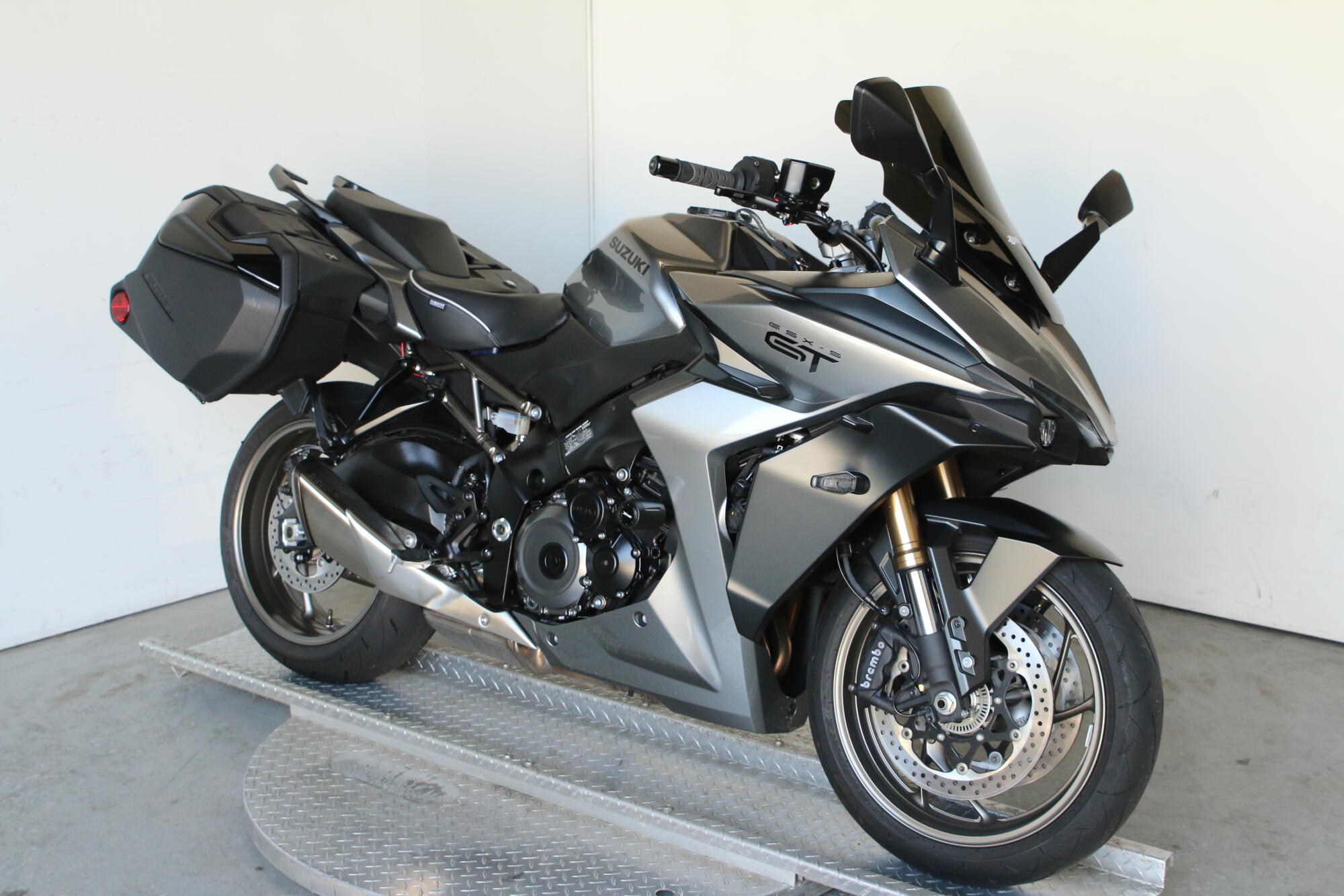 2025 Suzuki GSX-S1000GT+ Metallic Oort Gray No. 3