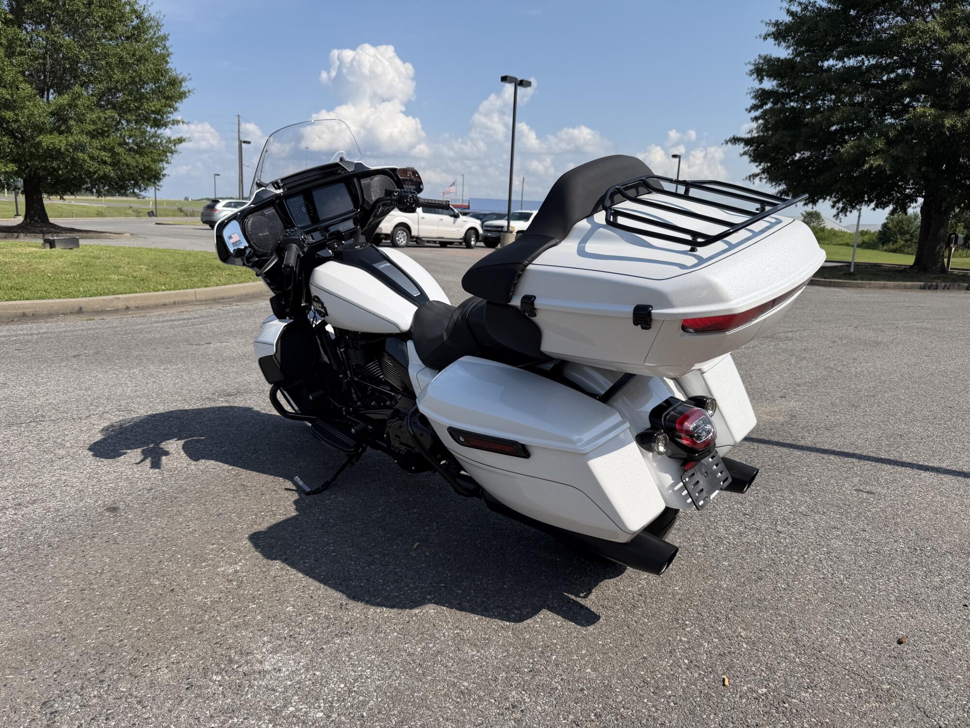 2026 Harley-Davidson® Street Glide Limited White Onyx Pearl Black Trim, photo 8