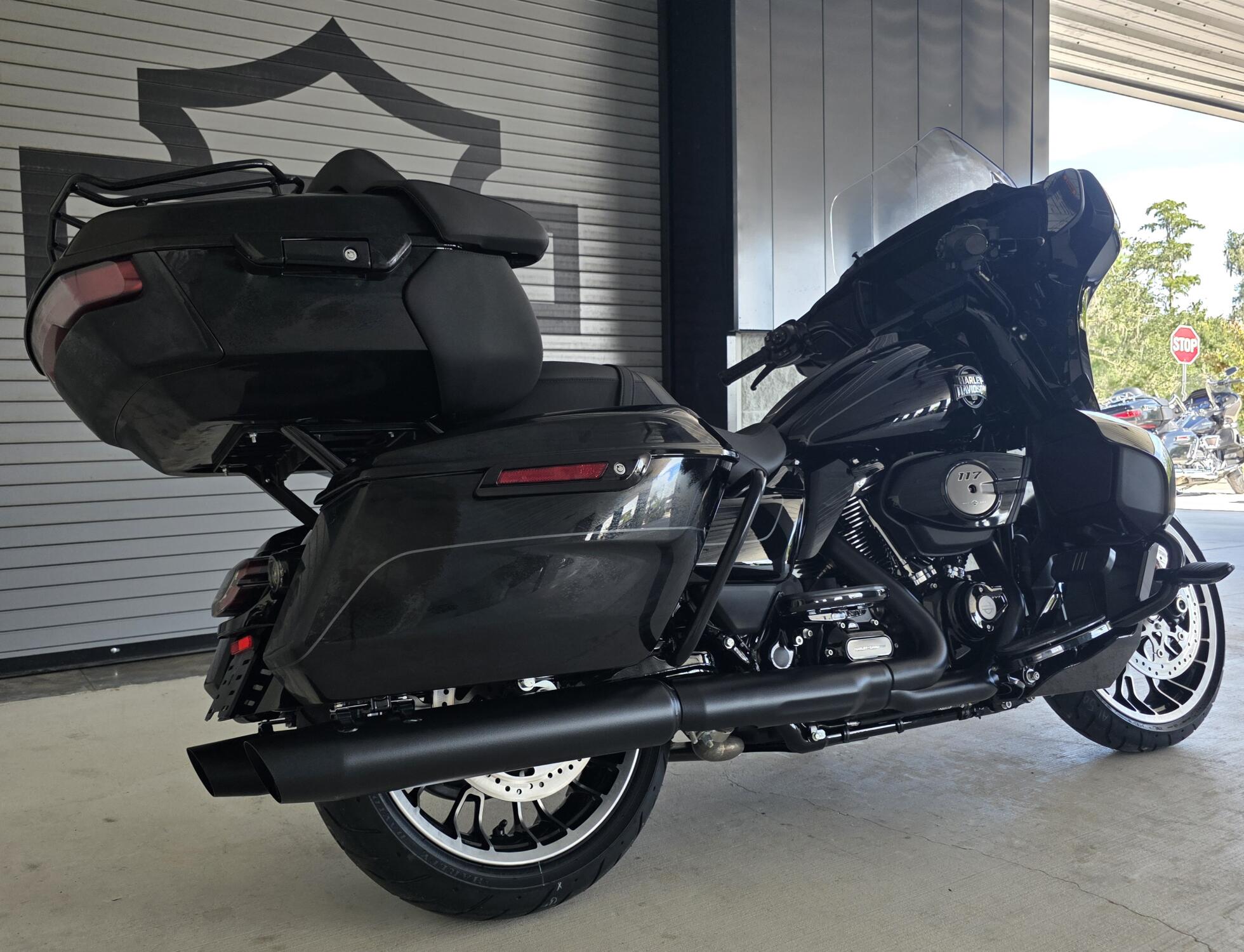 2026 Harley-Davidson® Street Glide Limited Vivid Black Black Trim, photo 8