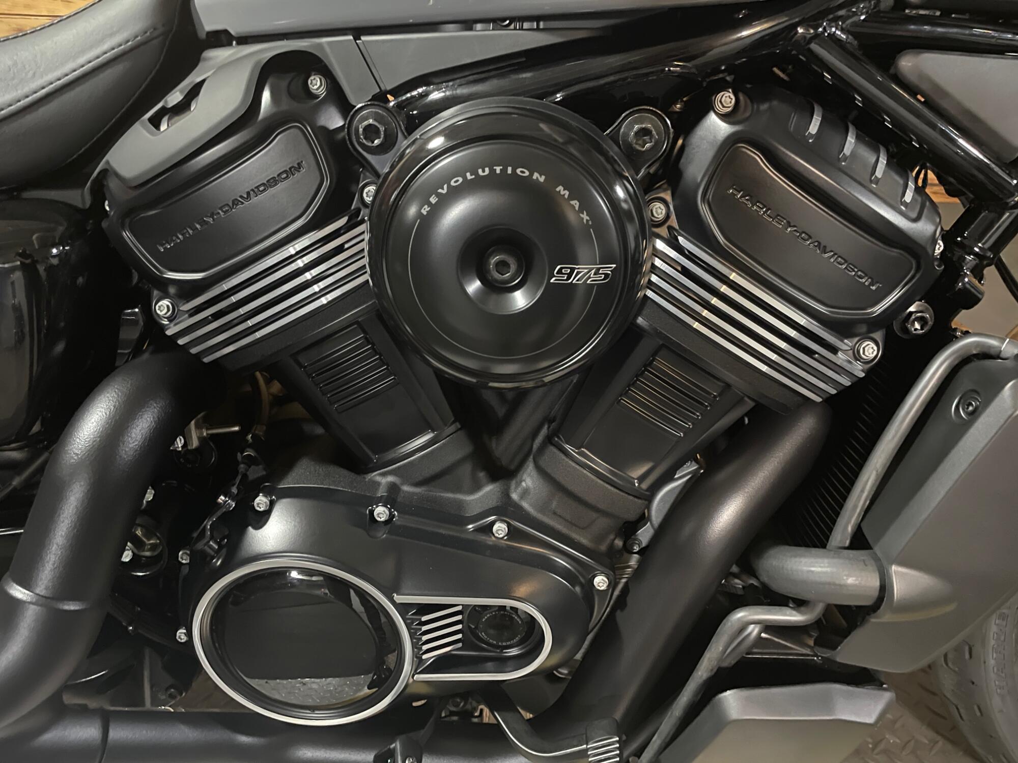2026 Harley-Davidson® Nightster™ RH975, photo 2