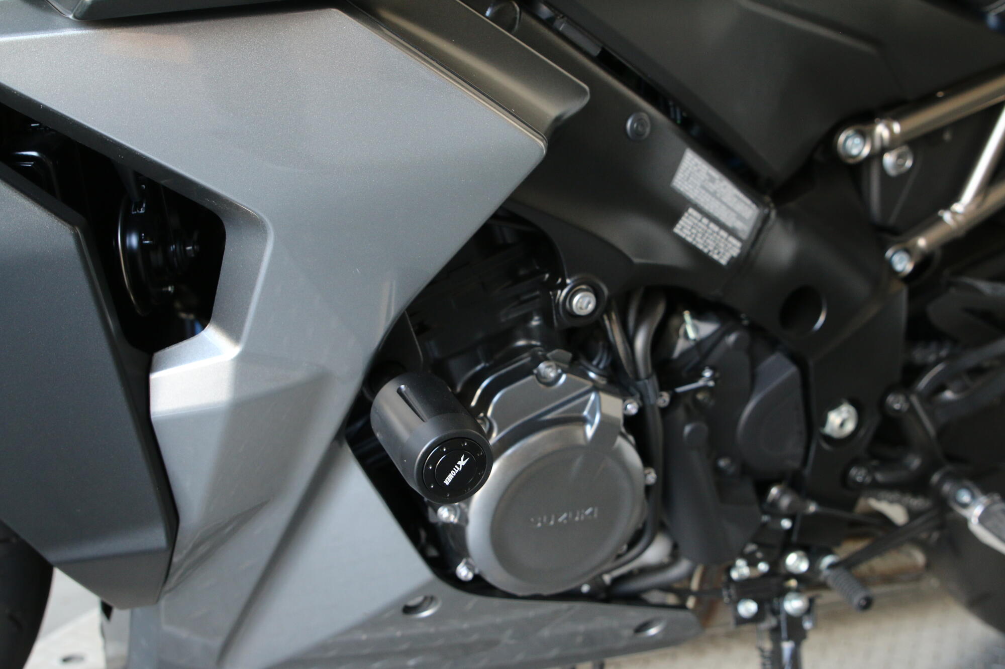 2025 Suzuki GSX-S1000GT+ Metallic Oort Gray No. 3, photo 20