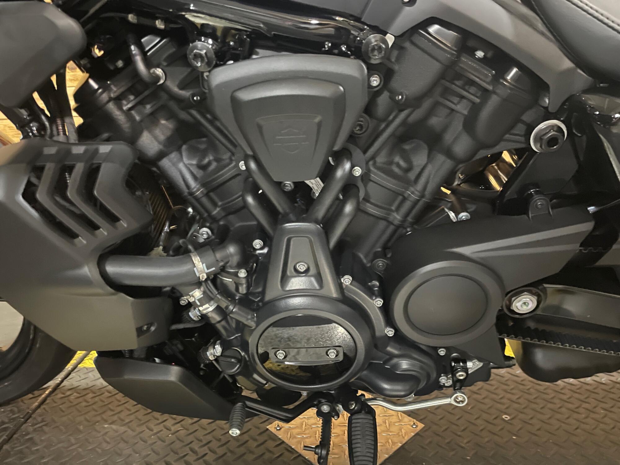 2026 Harley-Davidson® Nightster™ RH975, photo 9
