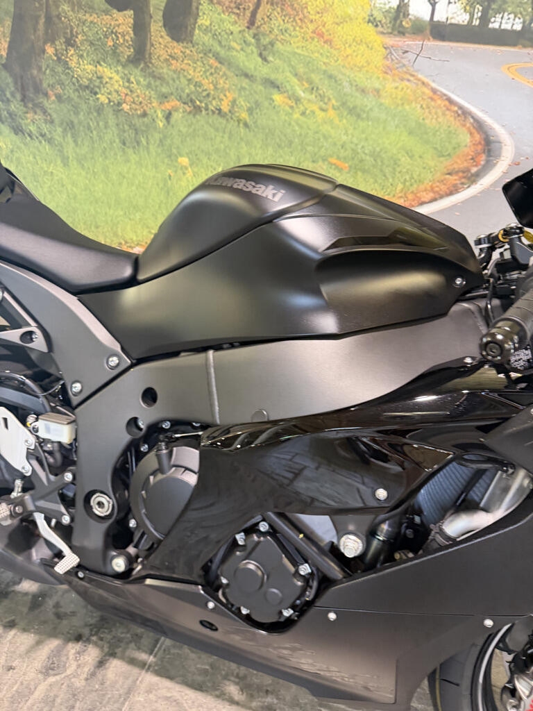 2025 ZX10R ABS with only 150 miles!!!, photo 4