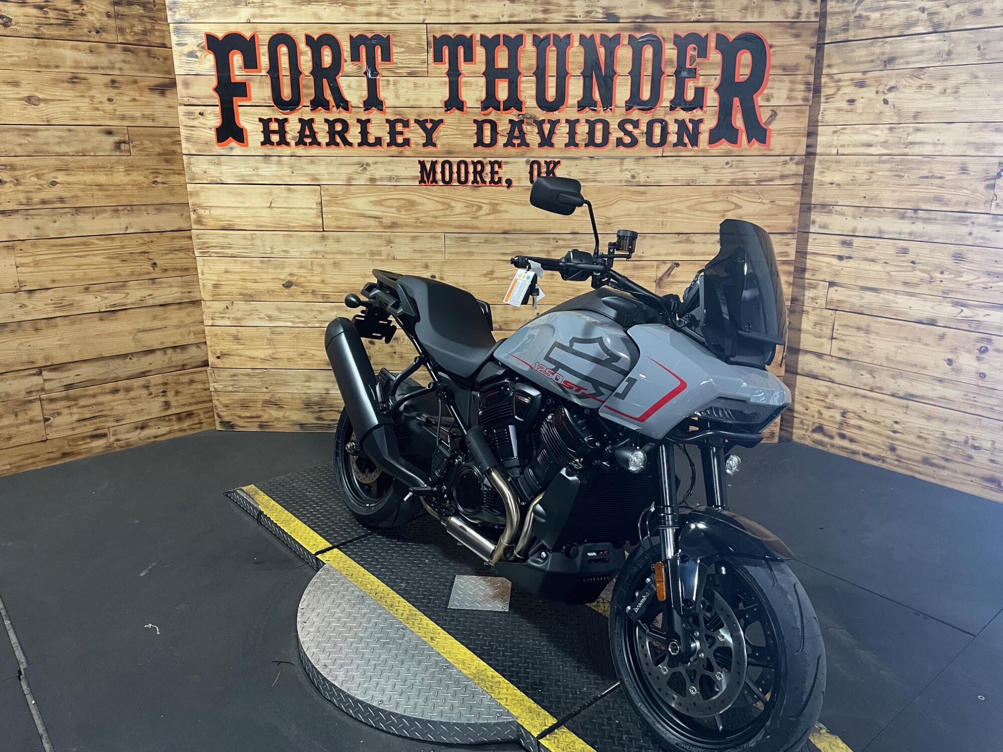 2026 Harley-Davidson® Pan America® 1250 ST RA1250ST, photo 3