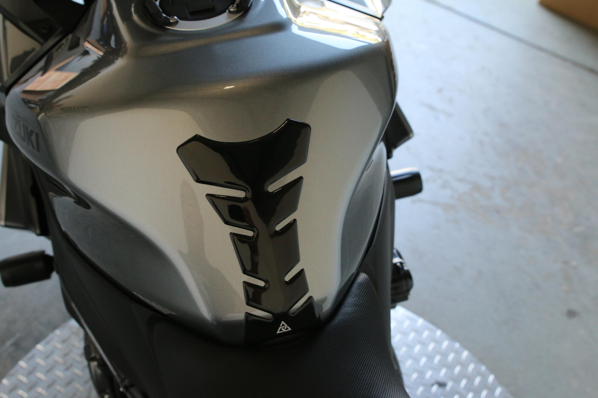2025 Suzuki GSX-S1000GT+ Metallic Oort Gray No. 3, photo 26
