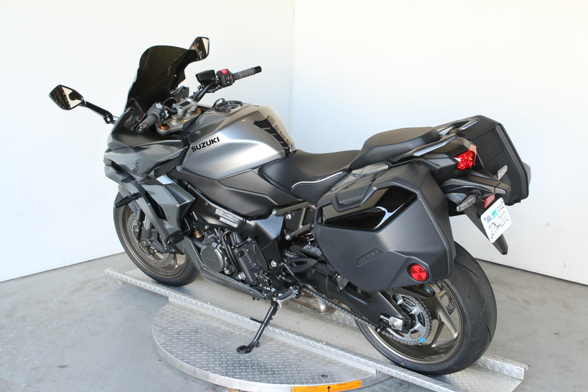 2025 Suzuki GSX-S1000GT+ Metallic Oort Gray No. 3, photo 7