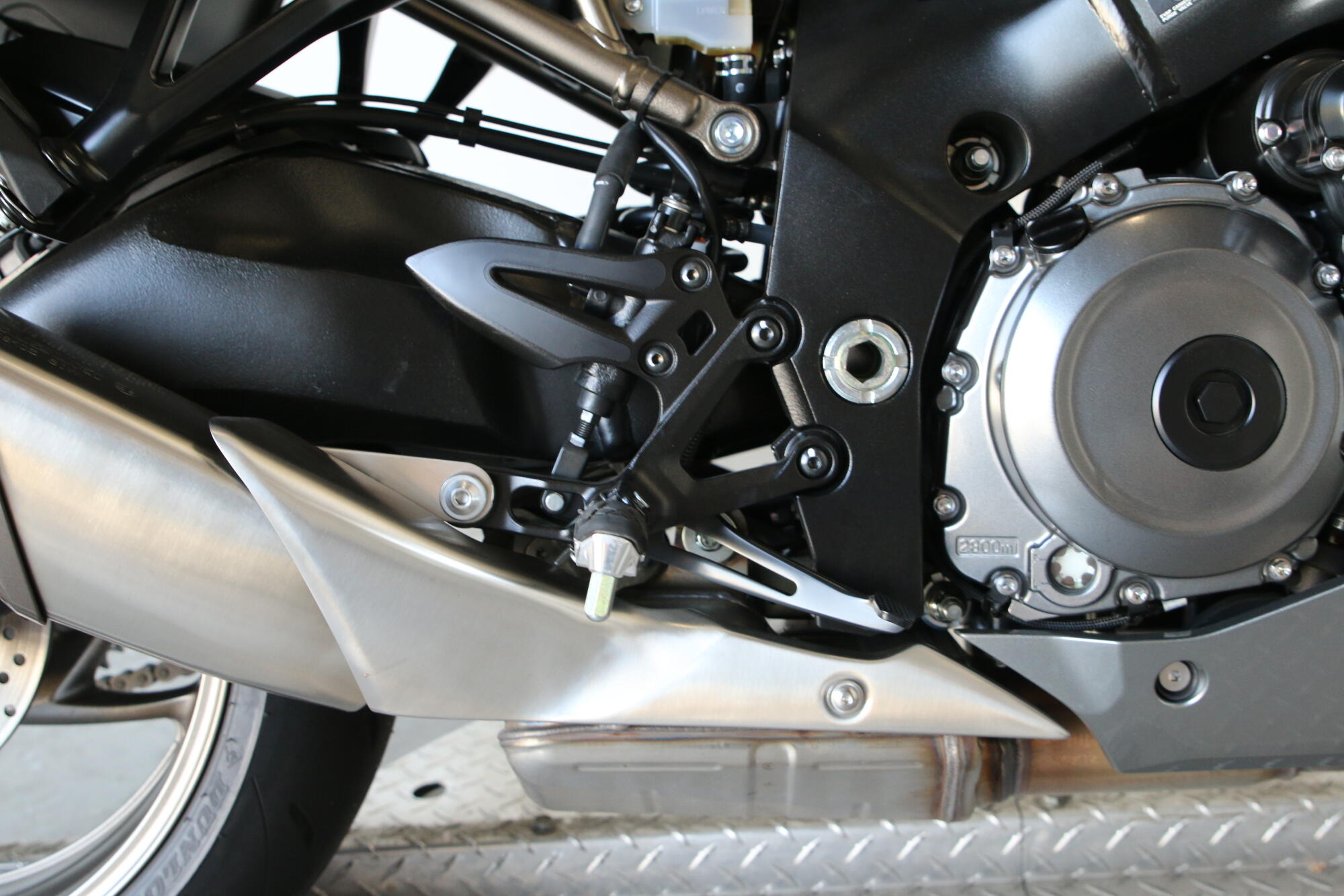 2025 Suzuki GSX-S1000GT+ Metallic Oort Gray No. 3, photo 12