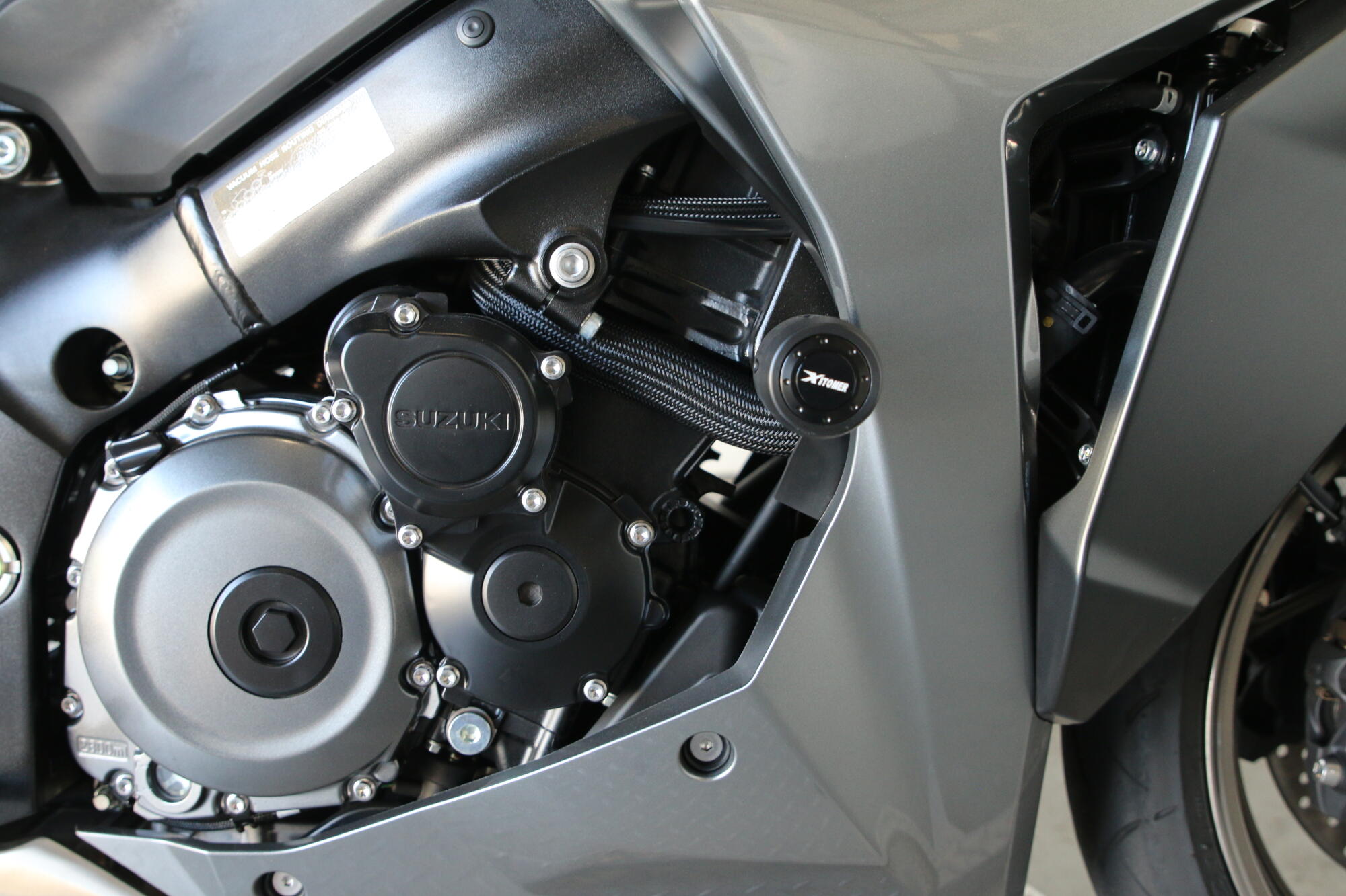 2025 Suzuki GSX-S1000GT+ Metallic Oort Gray No. 3, photo 14