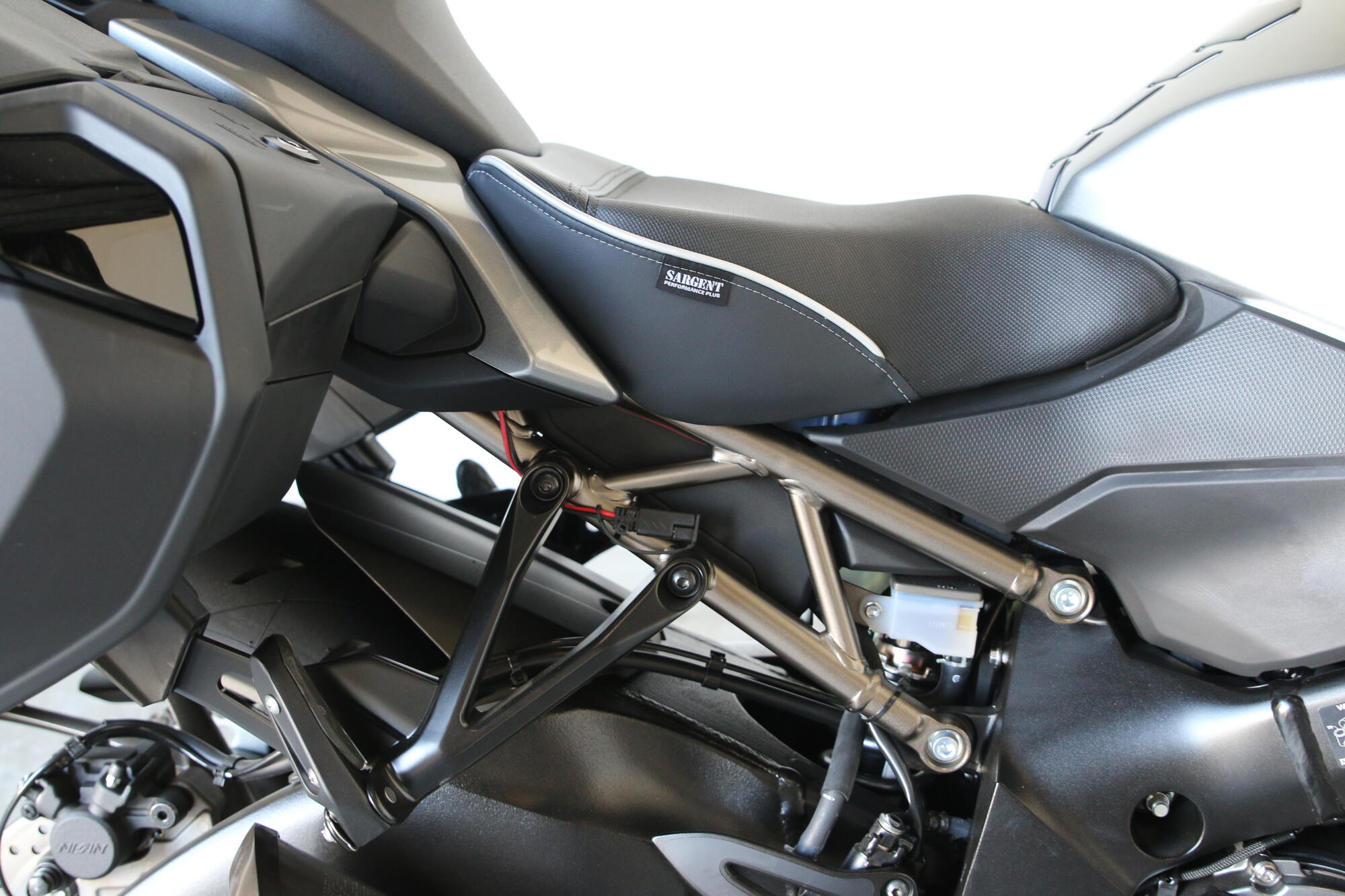 2025 Suzuki GSX-S1000GT+ Metallic Oort Gray No. 3, photo 13
