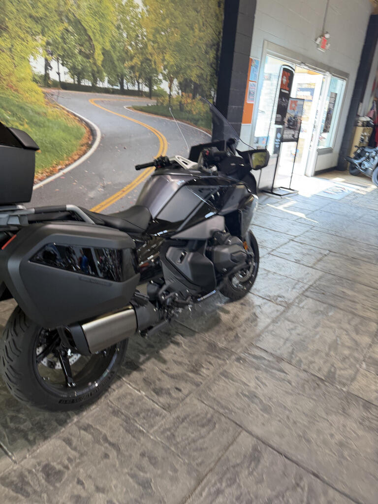 2026 R1300RT Triple Black only 1314 miles!!!, photo 25