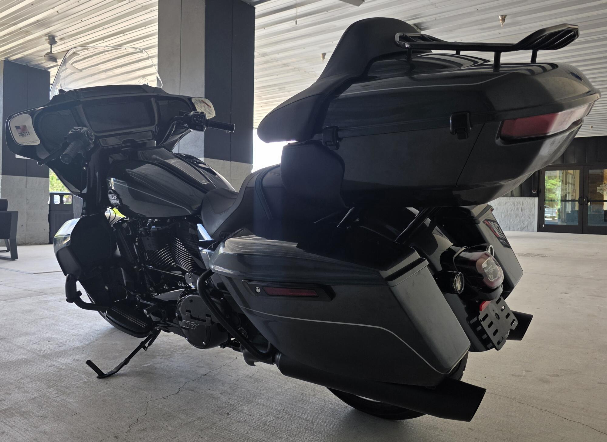 2026 Harley-Davidson® Road Glide Limited Iron Horse Metallic Black Trim, photo 9