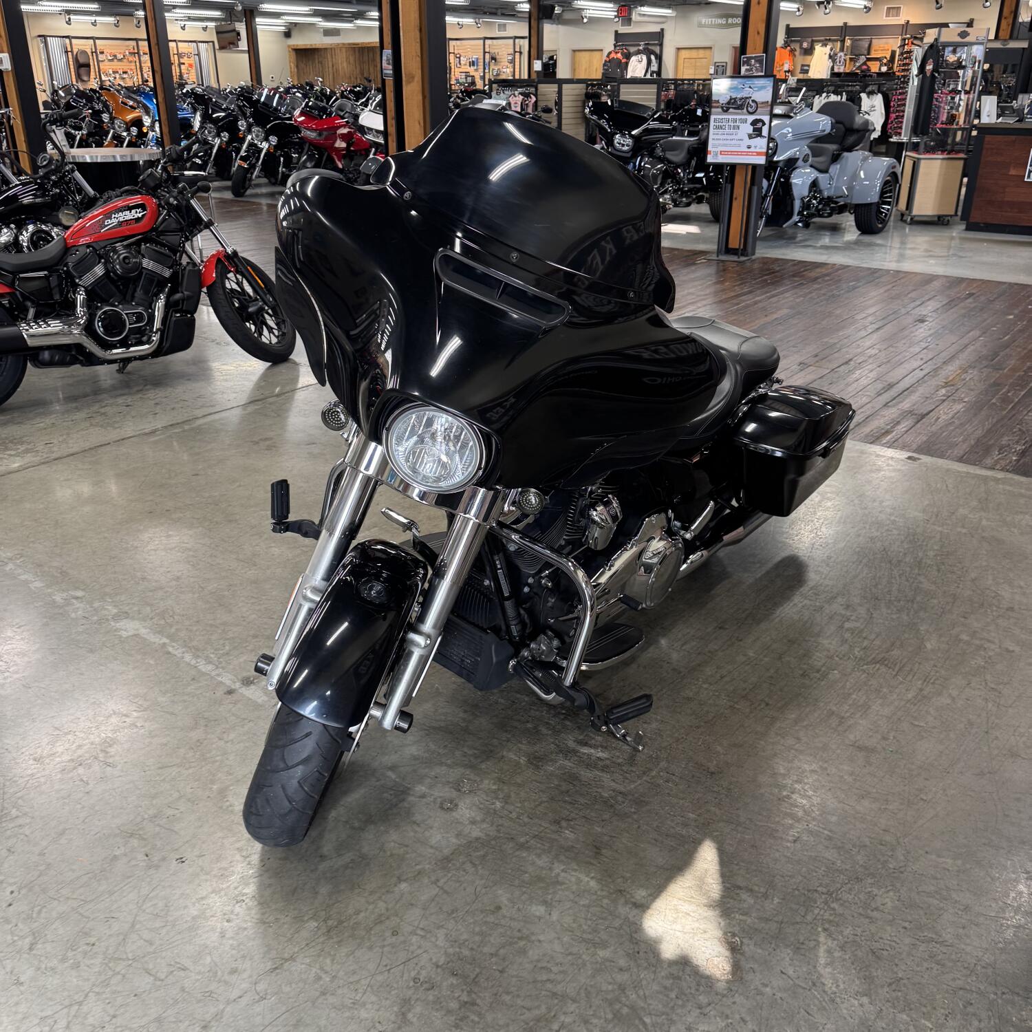2019 Harley-Davidson® Street Glide® FLHX, photo 12