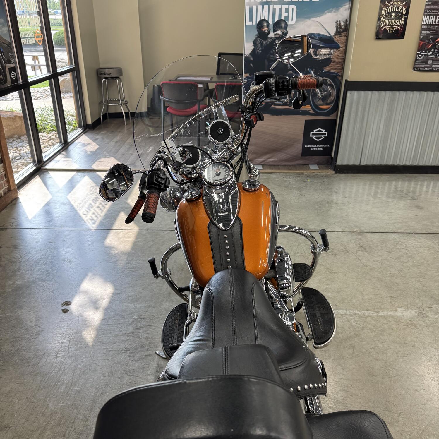 2015 Harley-Davidson® Heritage Softail® Classic FLSTC, photo 3