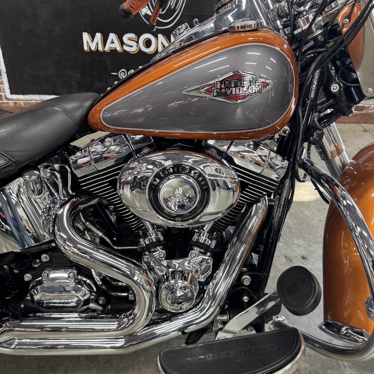 2015 Harley-Davidson® Heritage Softail® Classic FLSTC, photo 2