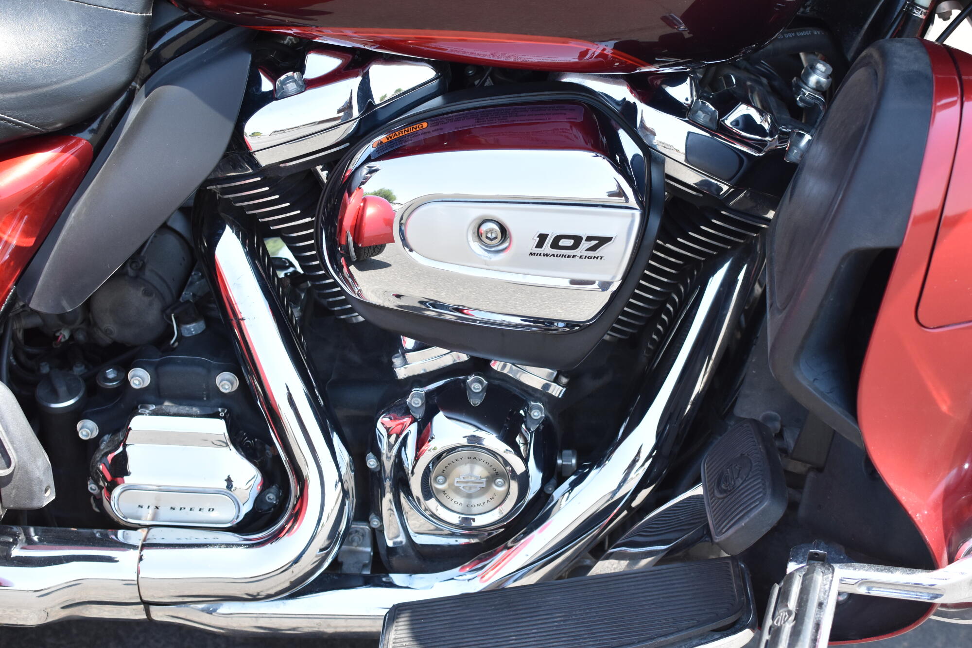 2018 Harley-Davidson® Tri Glide® Ultra Wicked Red/Twisted Cherry FLHTCUTG, photo 11