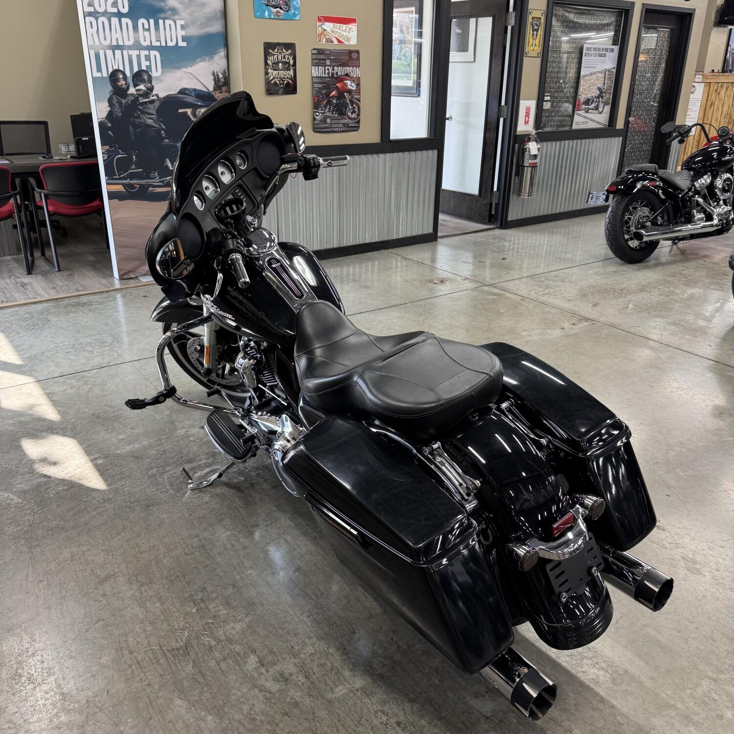 2019 Harley-Davidson® Street Glide® FLHX, photo 9
