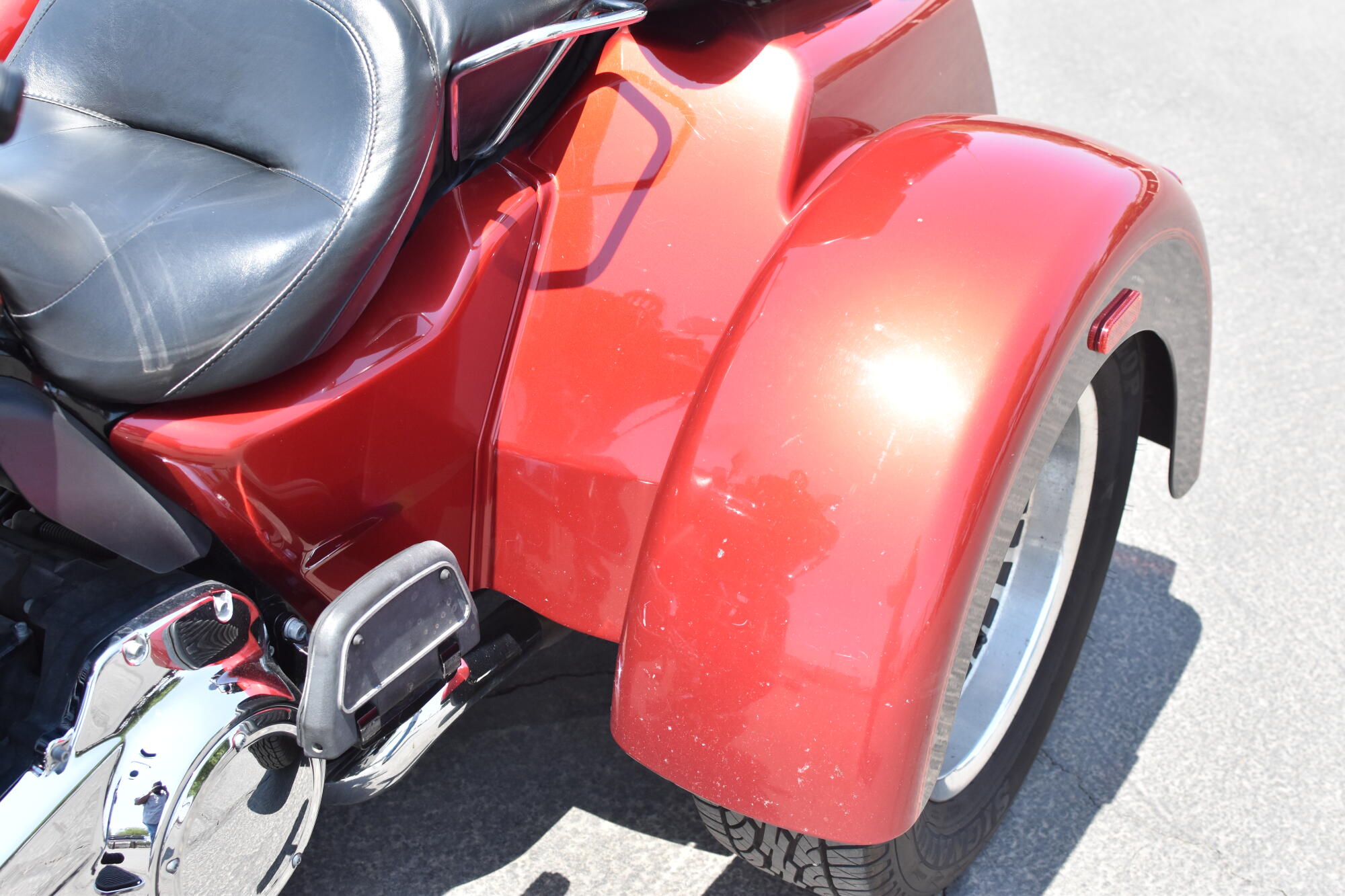 2018 Harley-Davidson® Tri Glide® Ultra Wicked Red/Twisted Cherry FLHTCUTG, photo 17