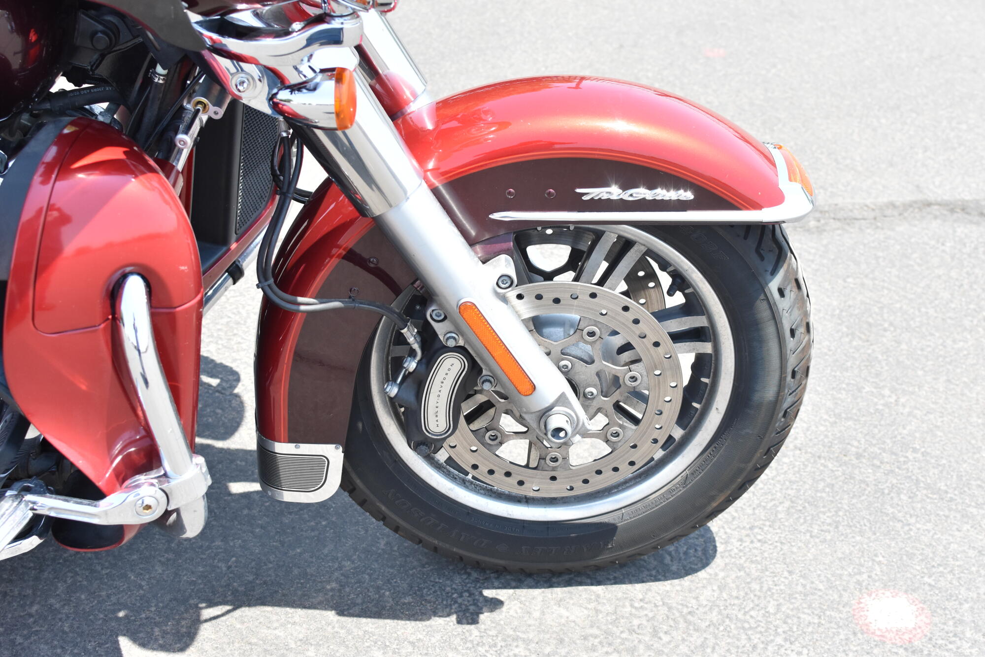 2018 Harley-Davidson® Tri Glide® Ultra Wicked Red/Twisted Cherry FLHTCUTG, photo 9
