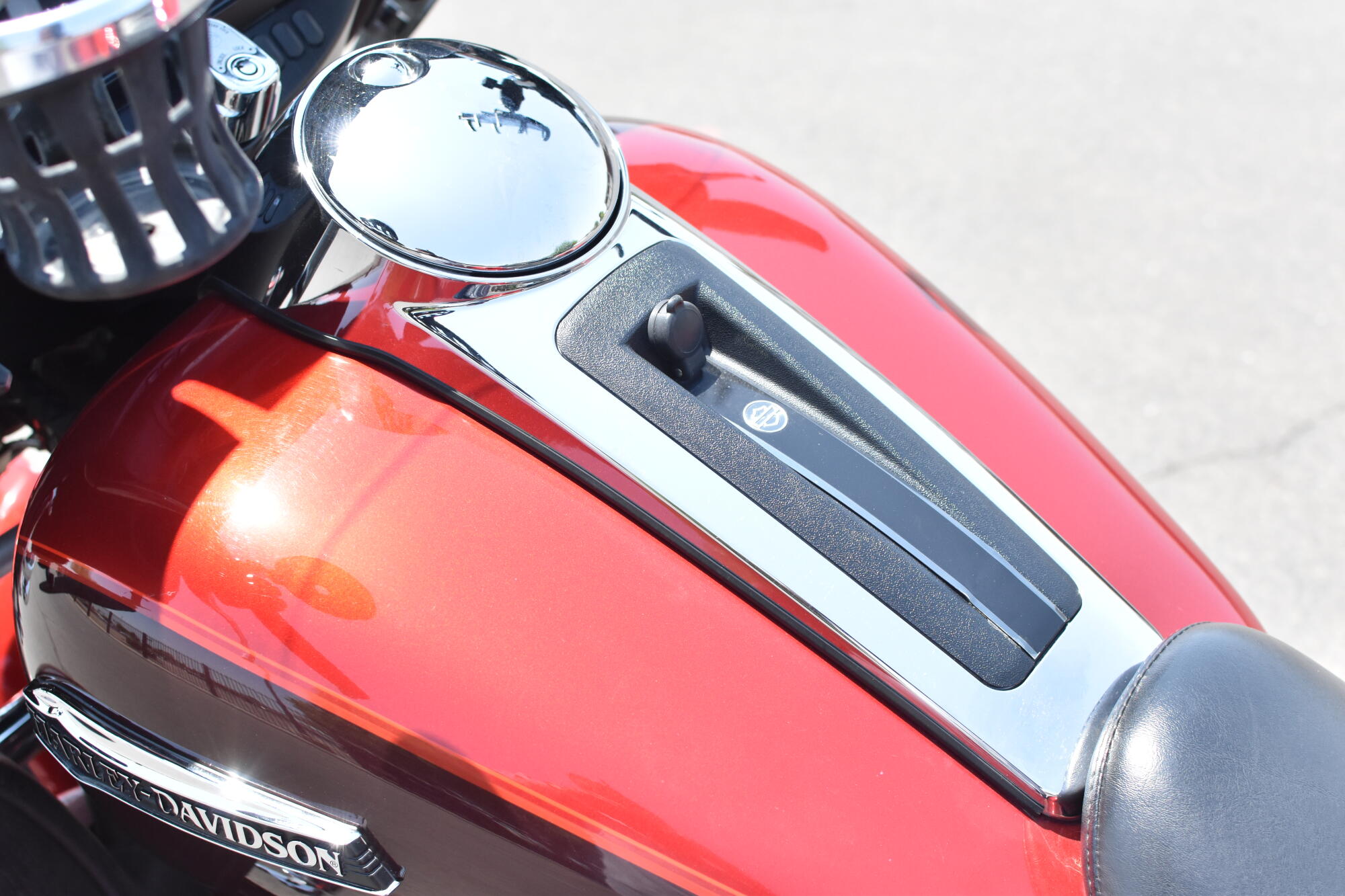 2018 Harley-Davidson® Tri Glide® Ultra Wicked Red/Twisted Cherry FLHTCUTG, photo 16