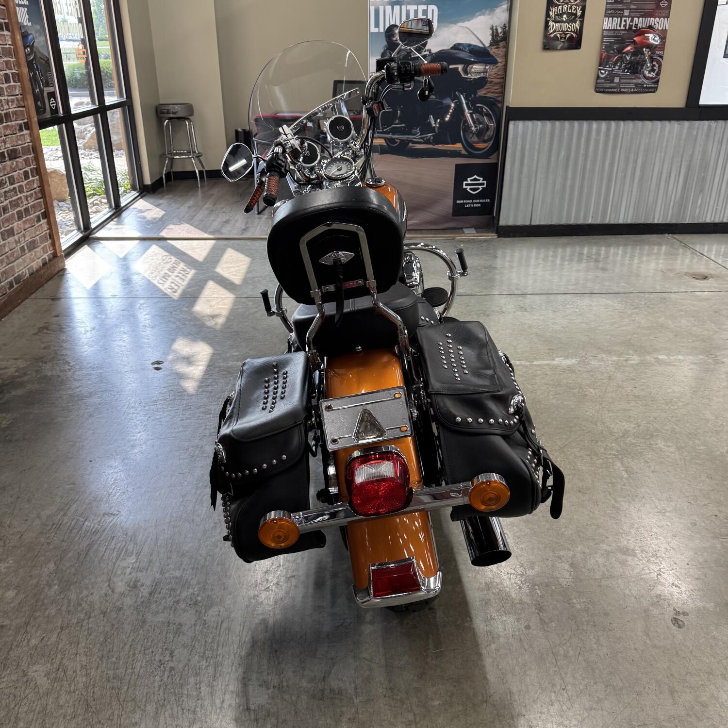 2015 Harley-Davidson® Heritage Softail® Classic FLSTC, photo 8