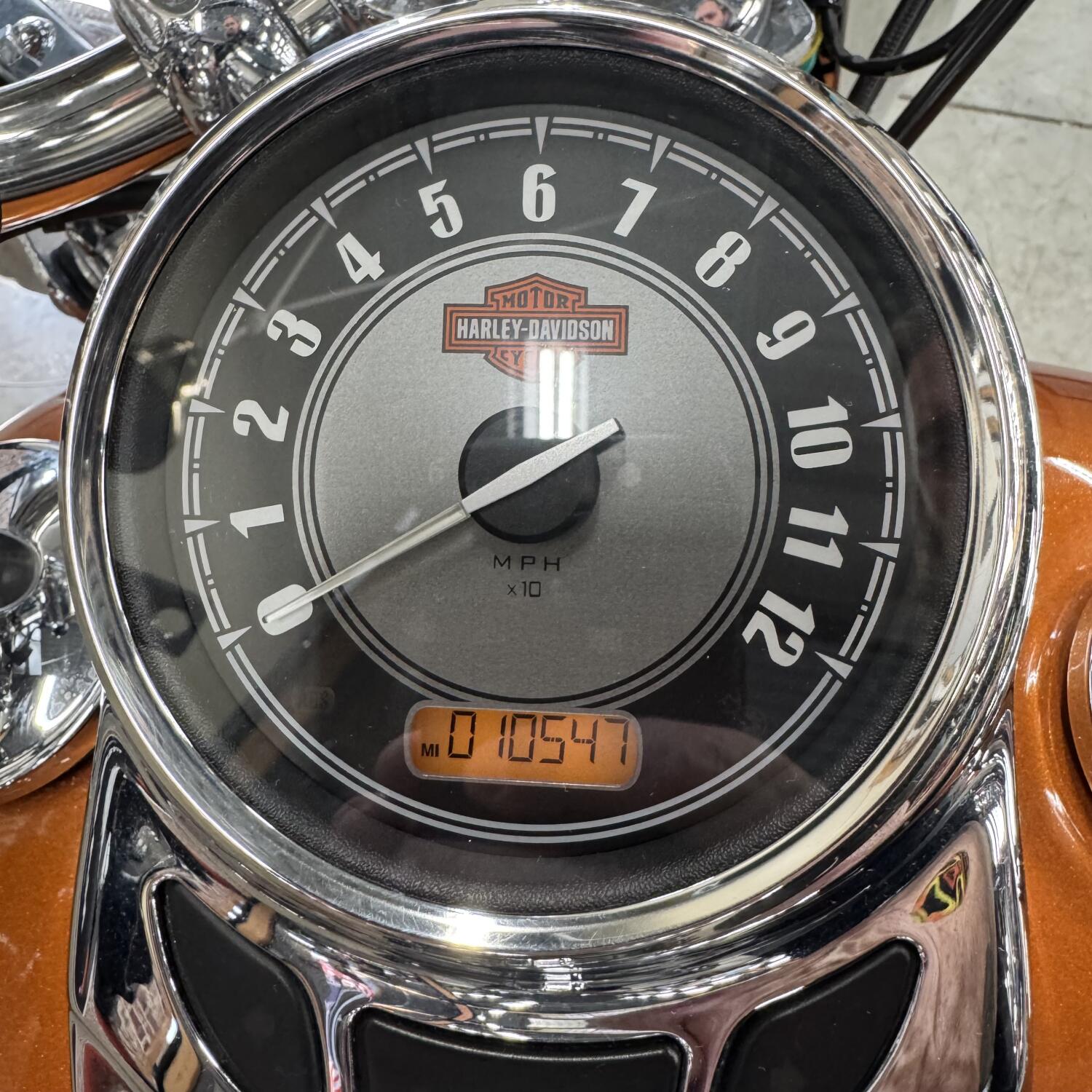 2015 Harley-Davidson® Heritage Softail® Classic FLSTC, photo 4