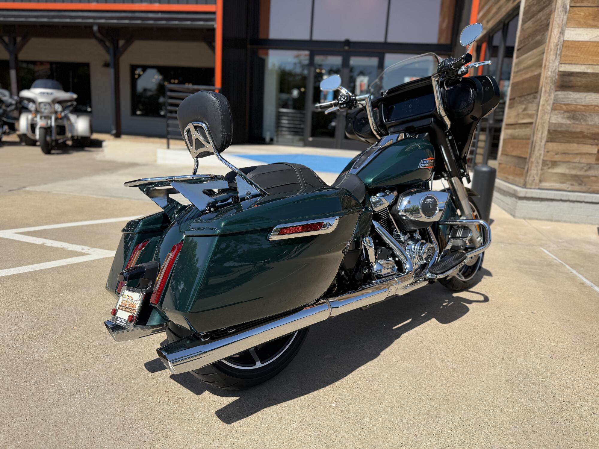 2024 Harley-Davidson® Street Glide® Alpine Green, photo 8