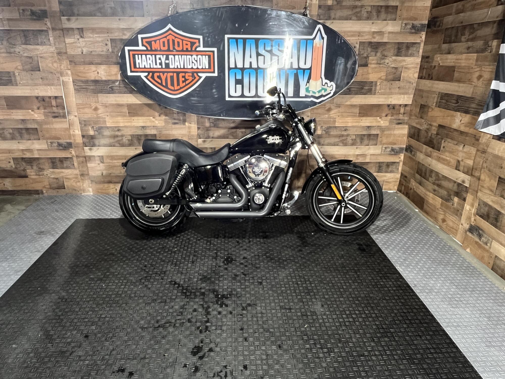 2015 Harley-Davidson® Street Bob® Vivid Black
