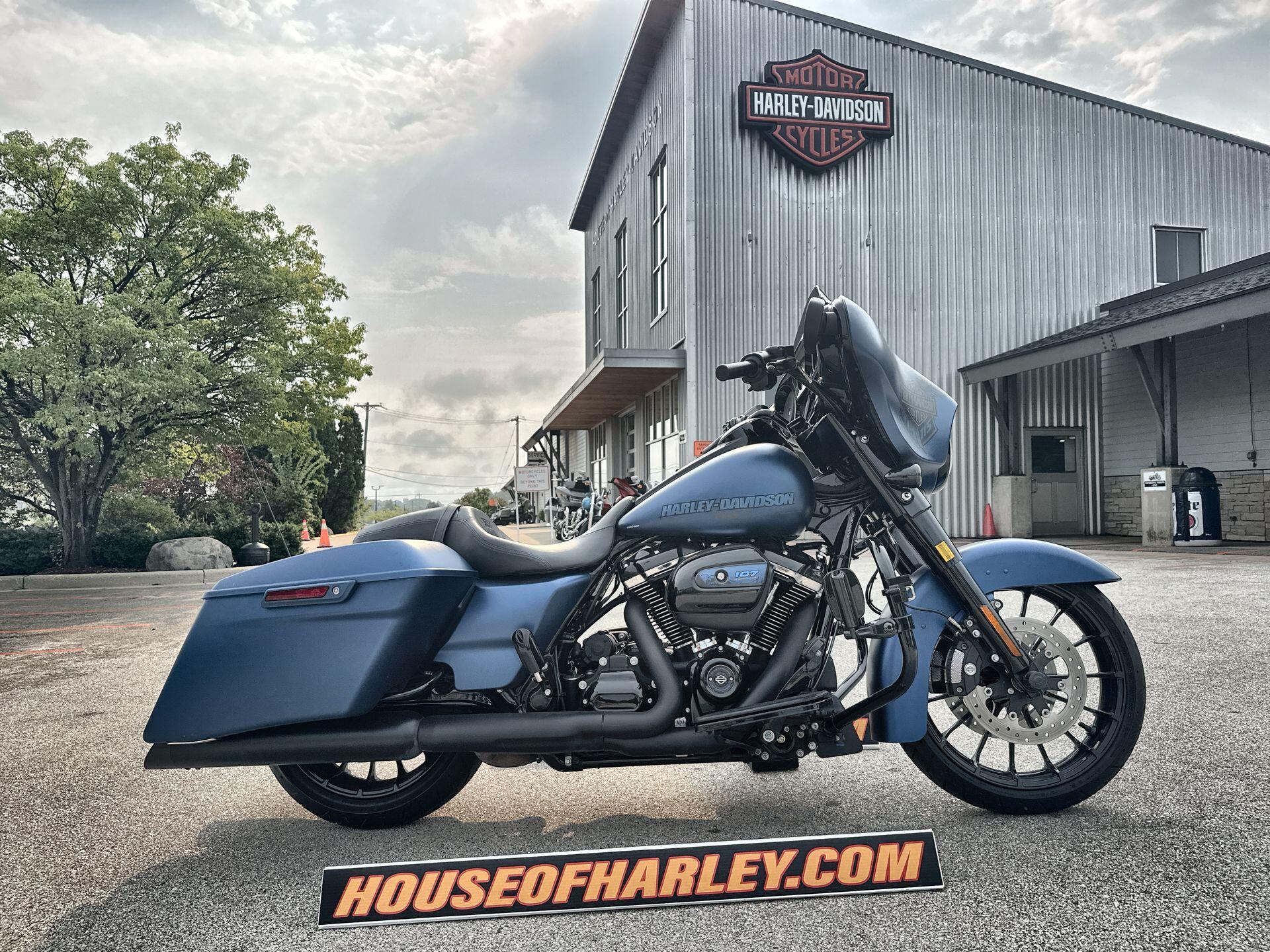 2018 Harley-Davidson® Street Glide® Special Anniversary Legend Blue Denim