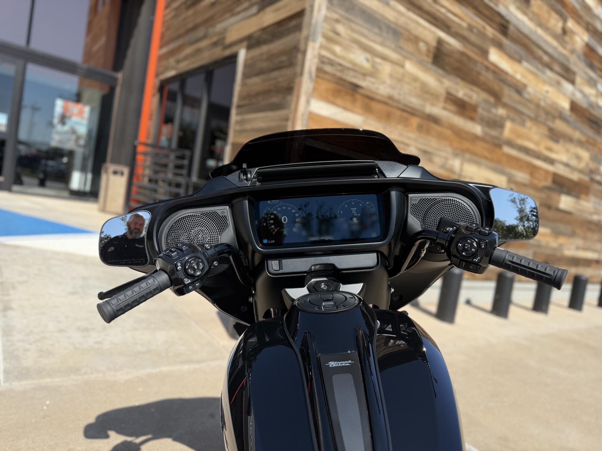 2024 Harley-Davidson® Street Glide® Vivid Black - Black Finish, photo 11