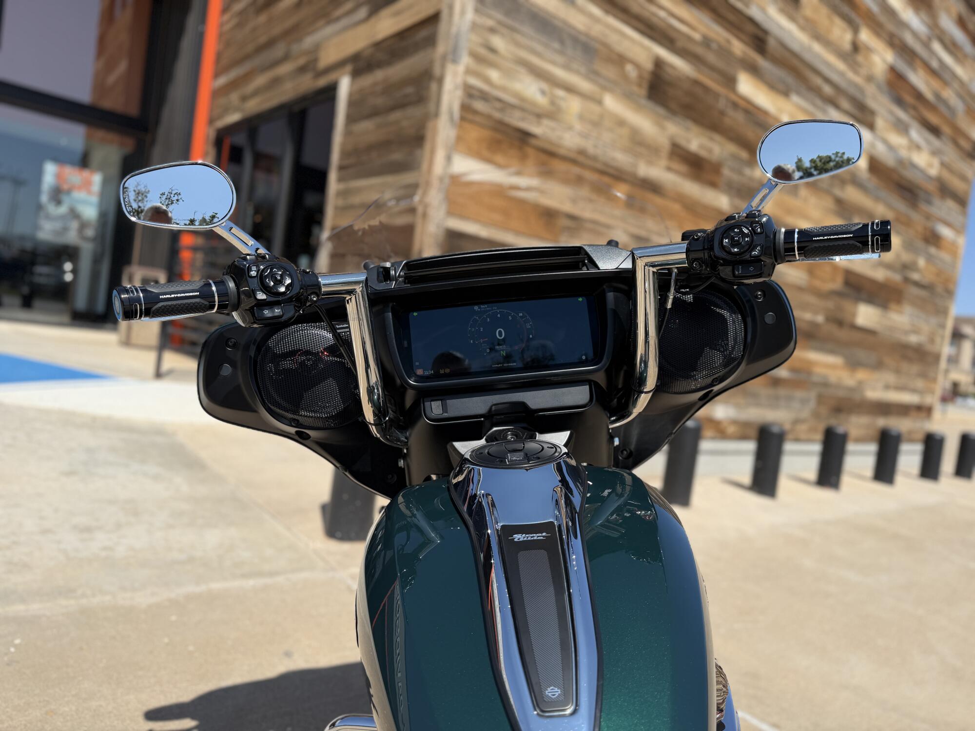 2024 Harley-Davidson® Street Glide® Alpine Green, photo 11